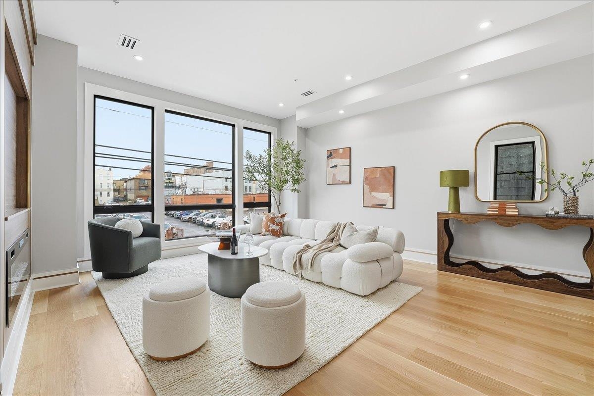 134 HANCOCK AVE Unit: 2