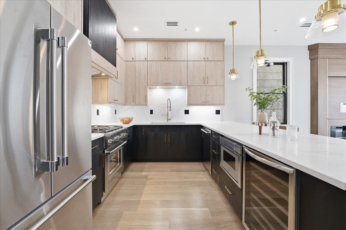134 HANCOCK AVE Unit: 2