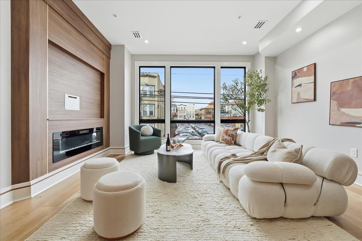 134 HANCOCK AVE Unit: 2