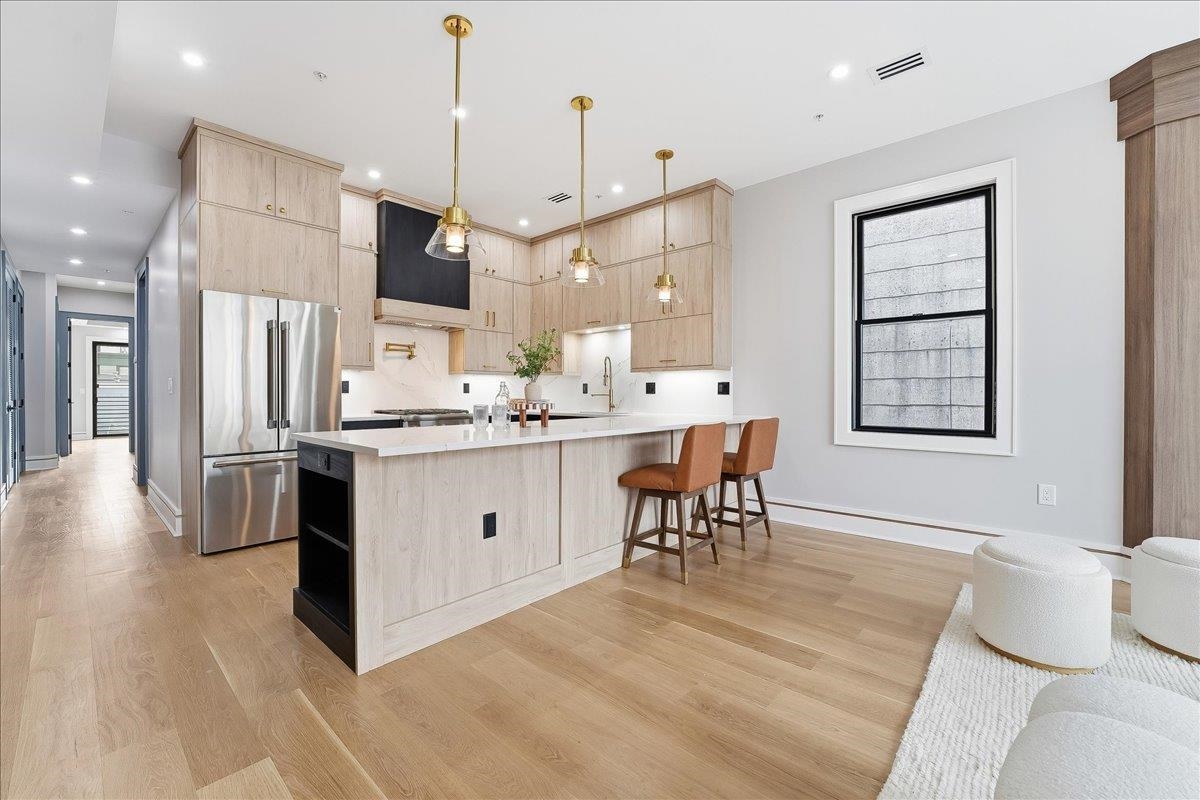 134 HANCOCK AVE Unit: 2