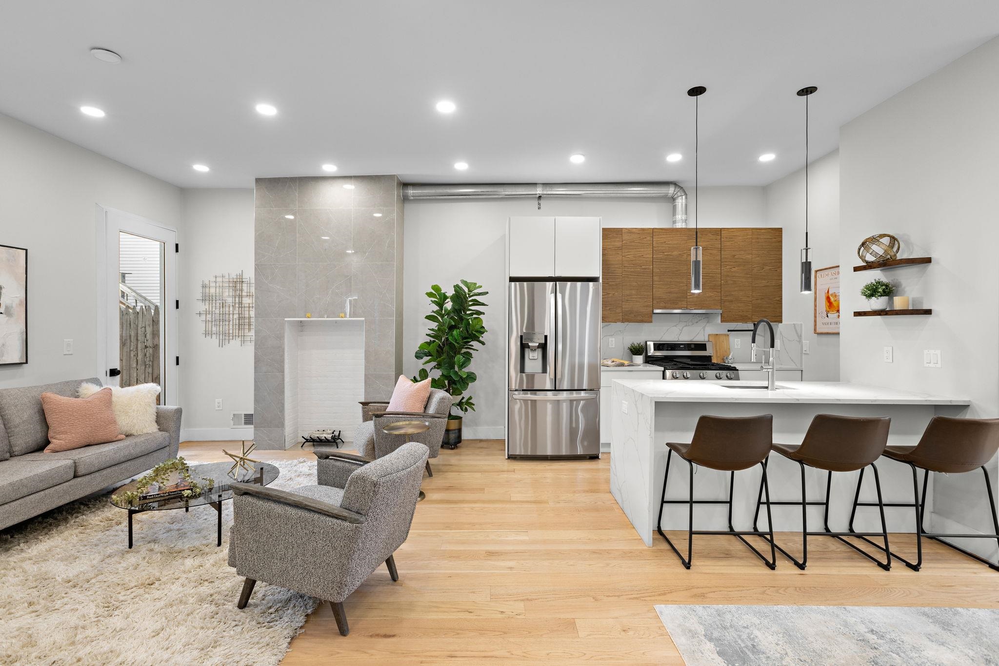 176 GRIFFITH ST Unit: 1