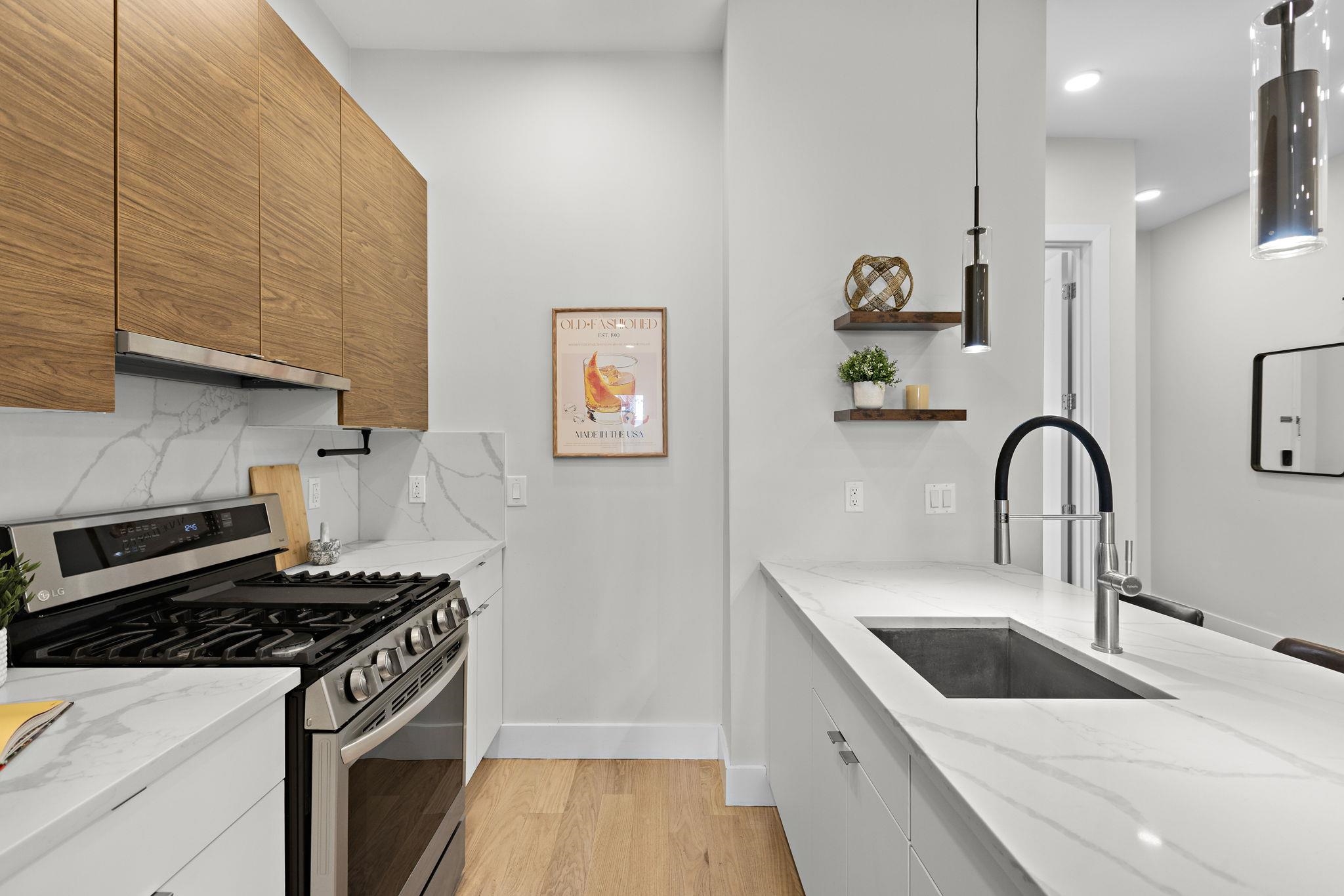 176 GRIFFITH ST Unit: 1
