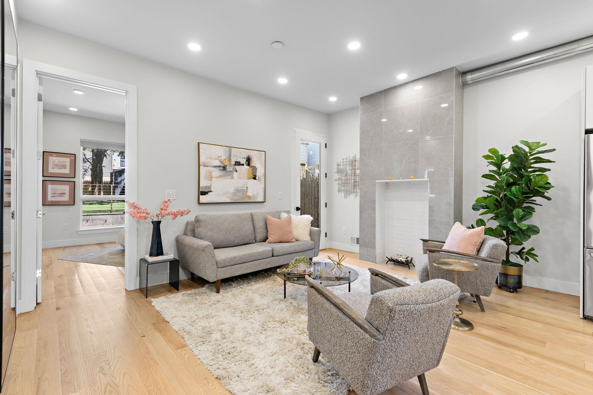 176 GRIFFITH ST Unit: 1