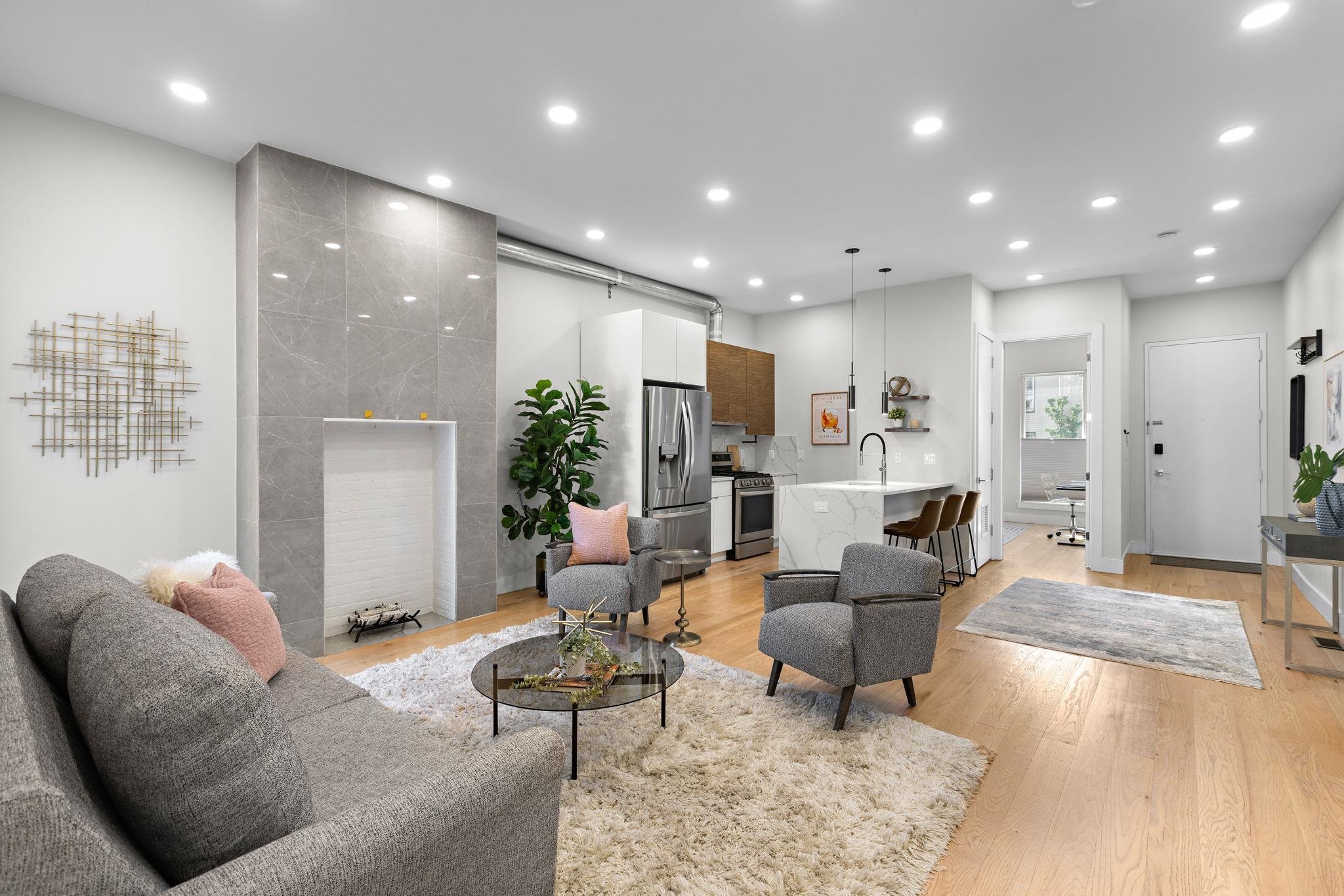 176 GRIFFITH ST Unit: 1