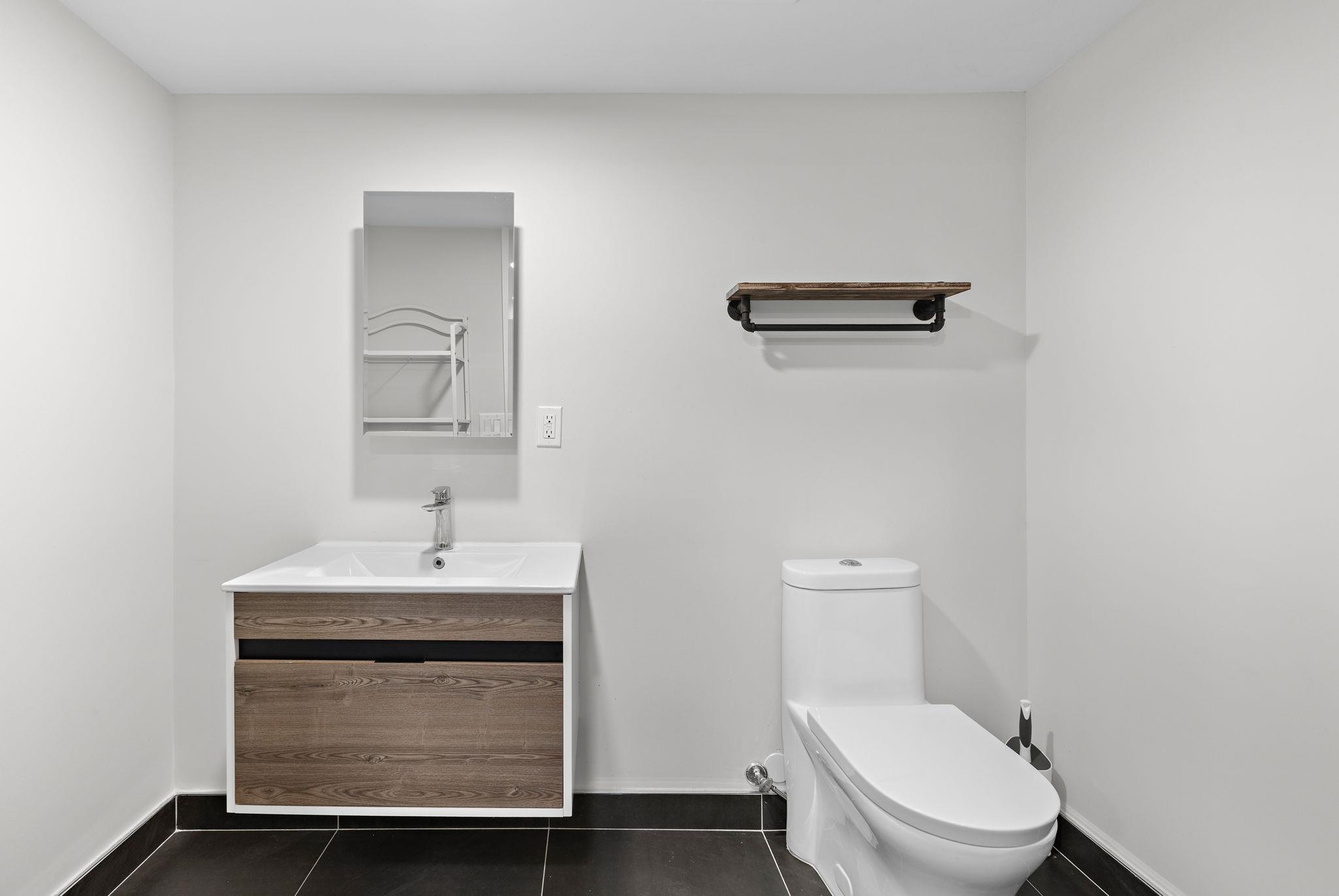 176 GRIFFITH ST Unit: 1