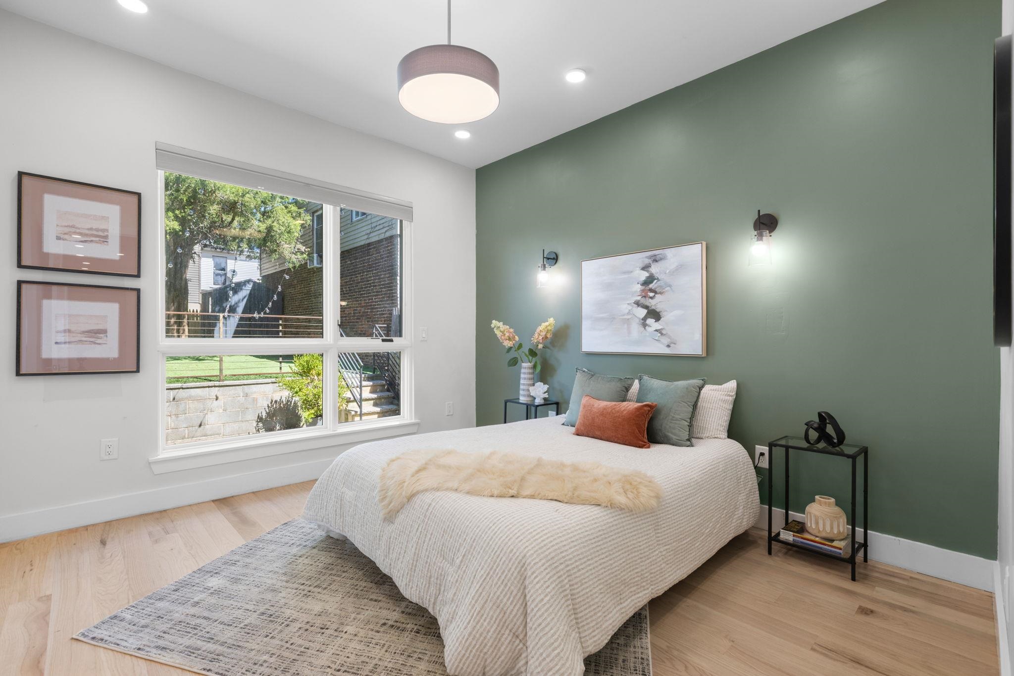 176 GRIFFITH ST Unit: 1