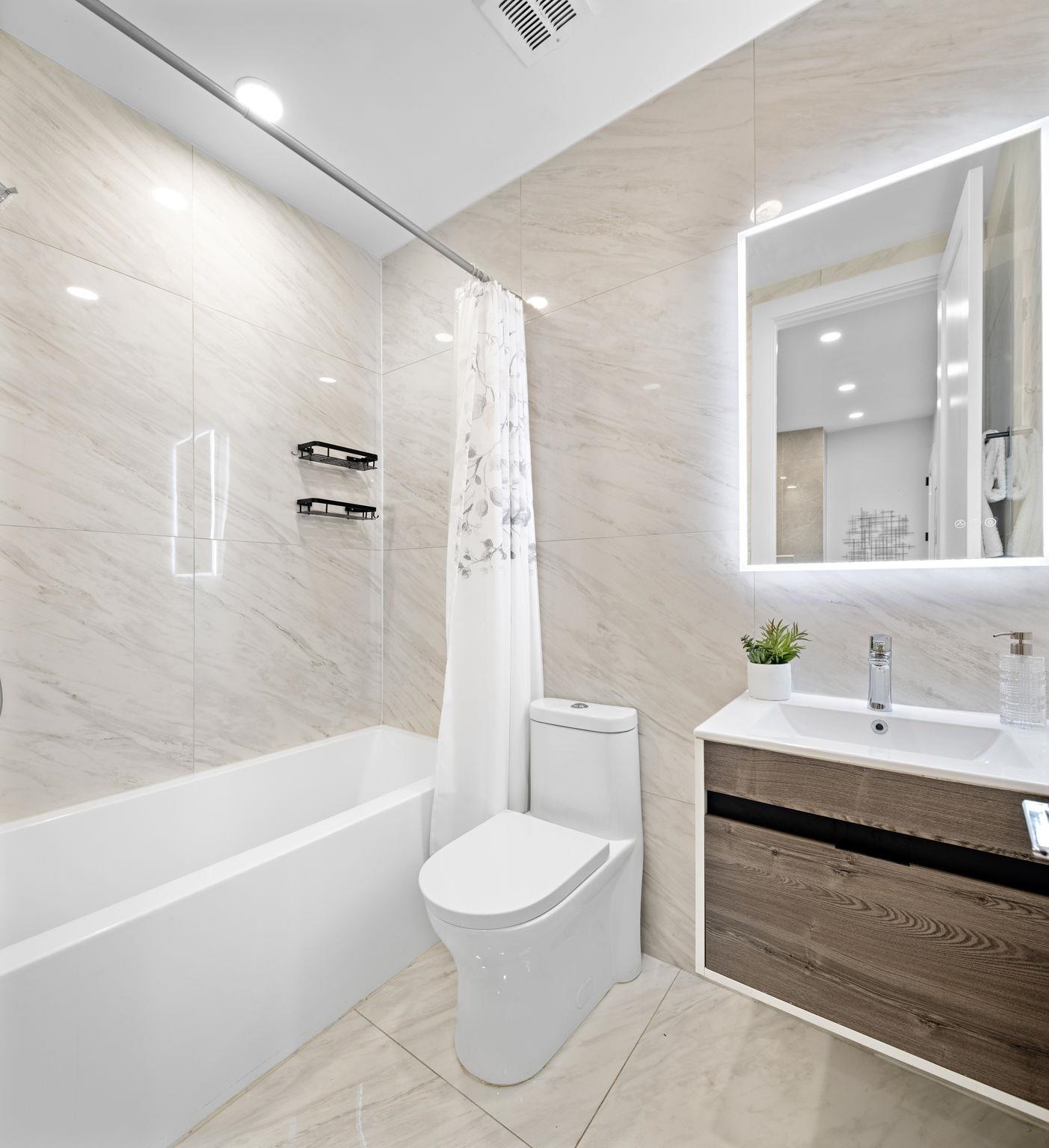176 GRIFFITH ST Unit: 1