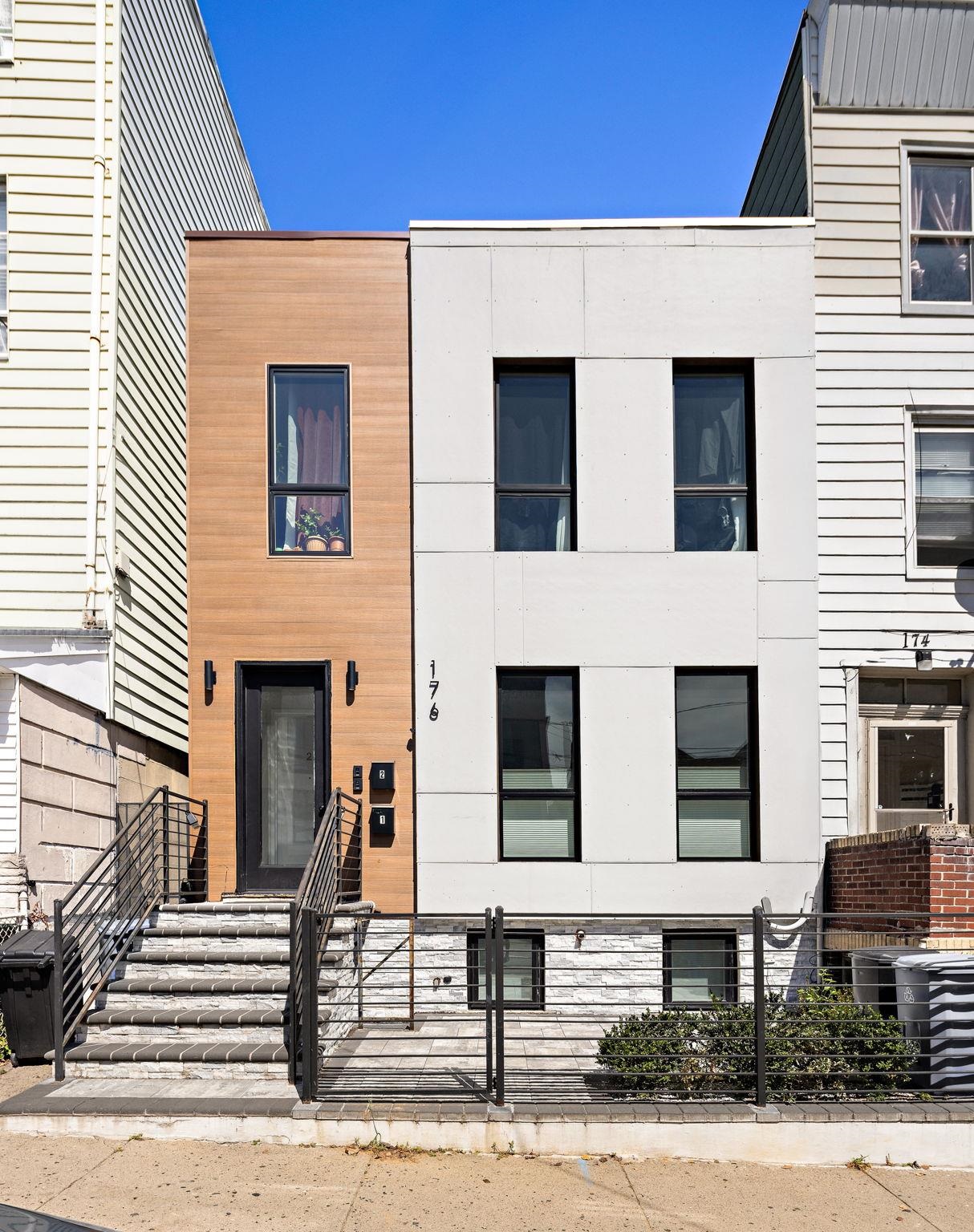176 GRIFFITH ST Unit: 1