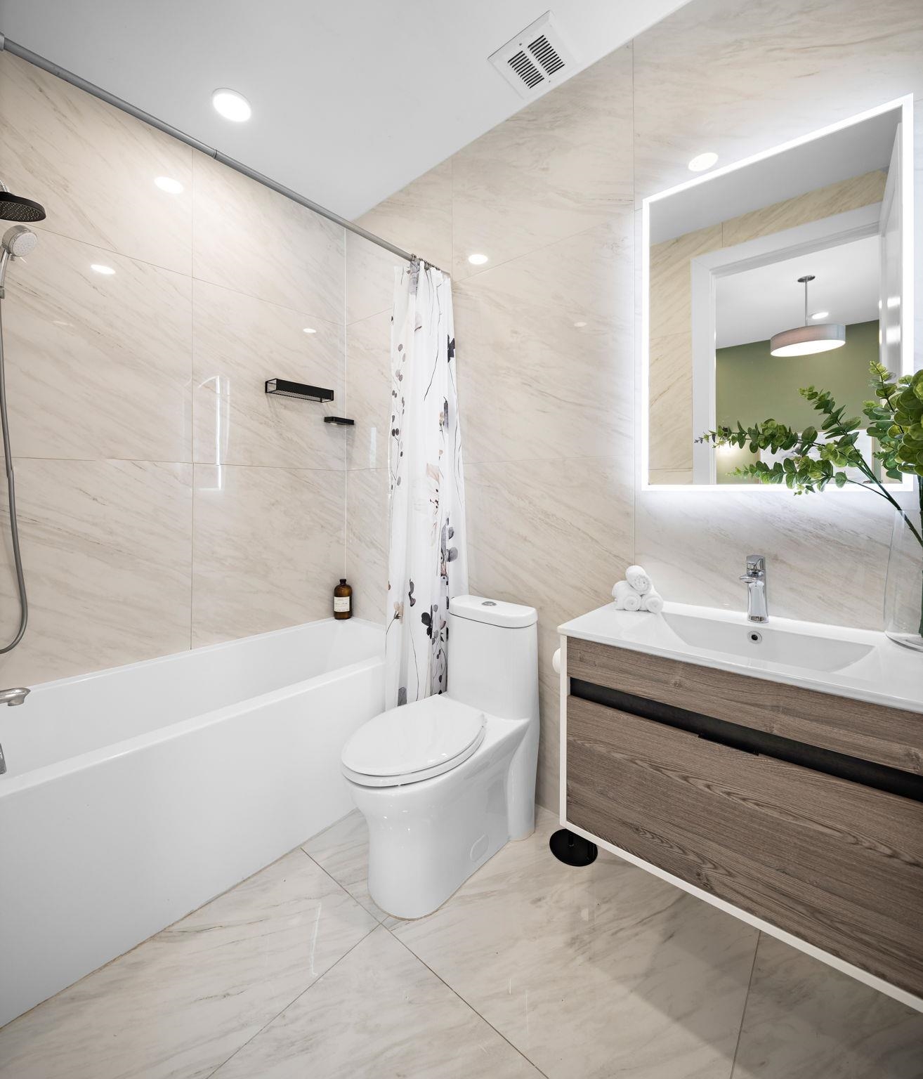 176 GRIFFITH ST Unit: 1