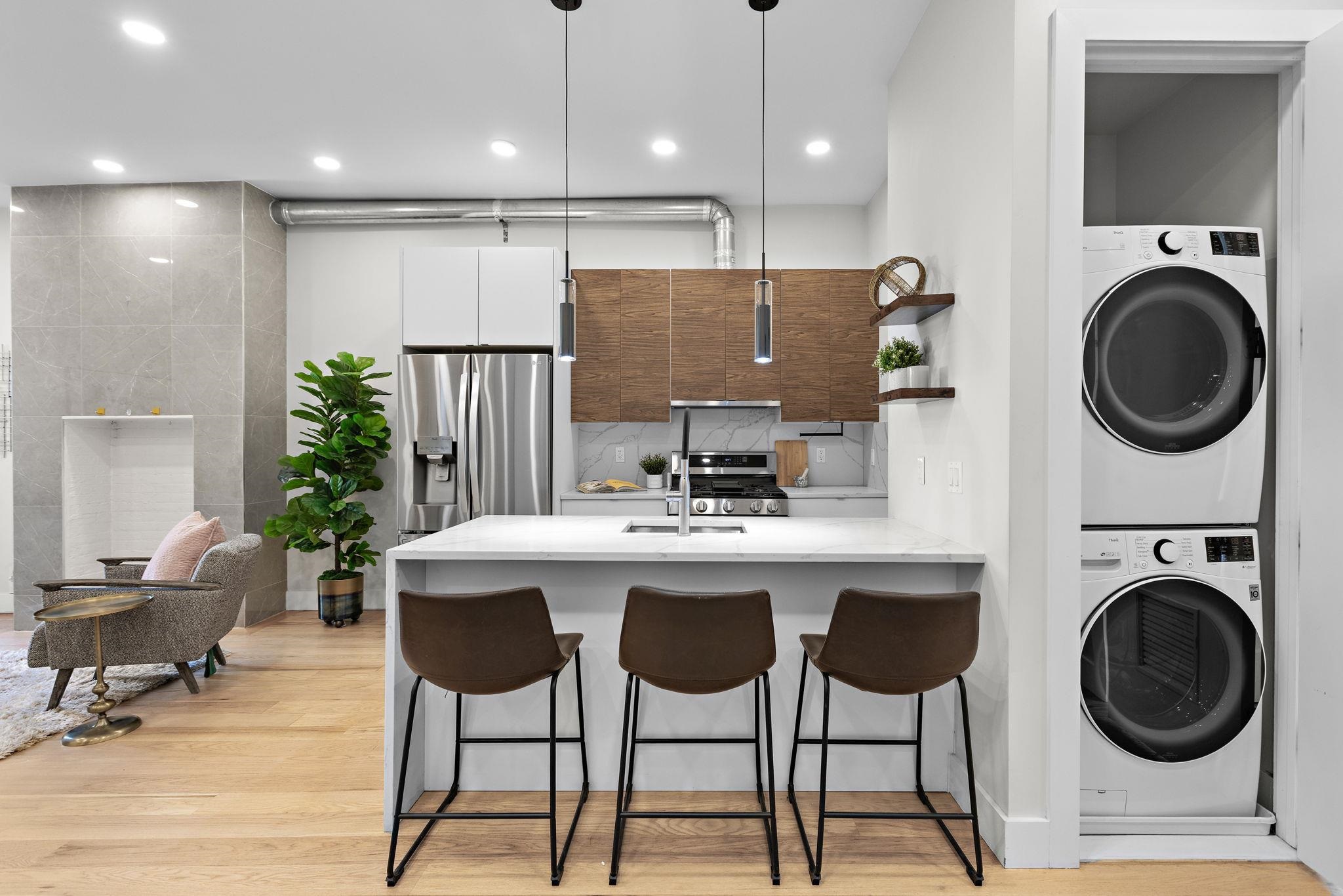 176 GRIFFITH ST Unit: 1