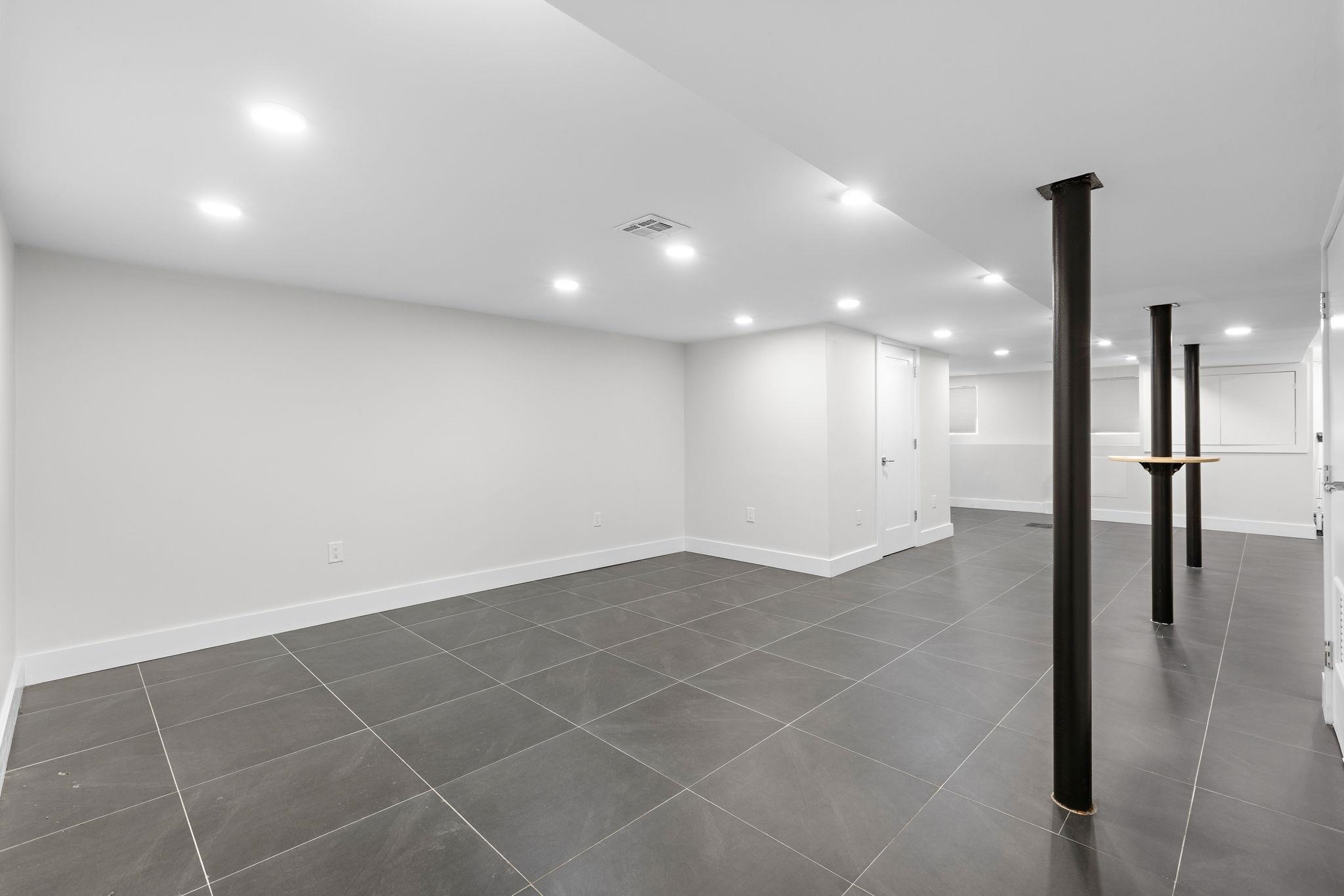 176 GRIFFITH ST Unit: 1