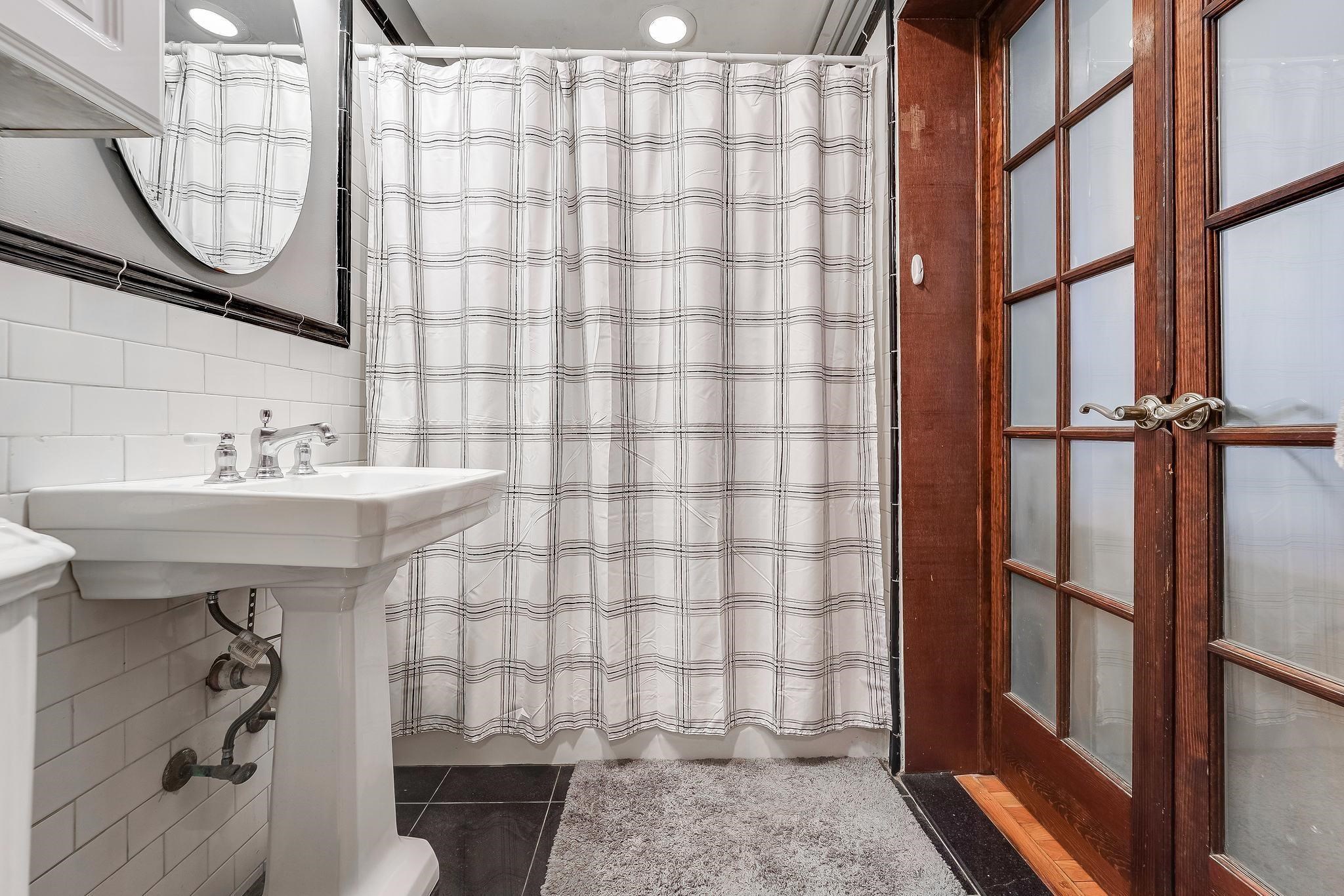 808 BLOOMFIELD ST Unit: A