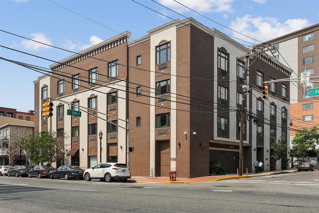 3611 PARK AVE Unit: 304