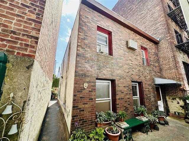 175 MANHATTAN AVE Unit: 1