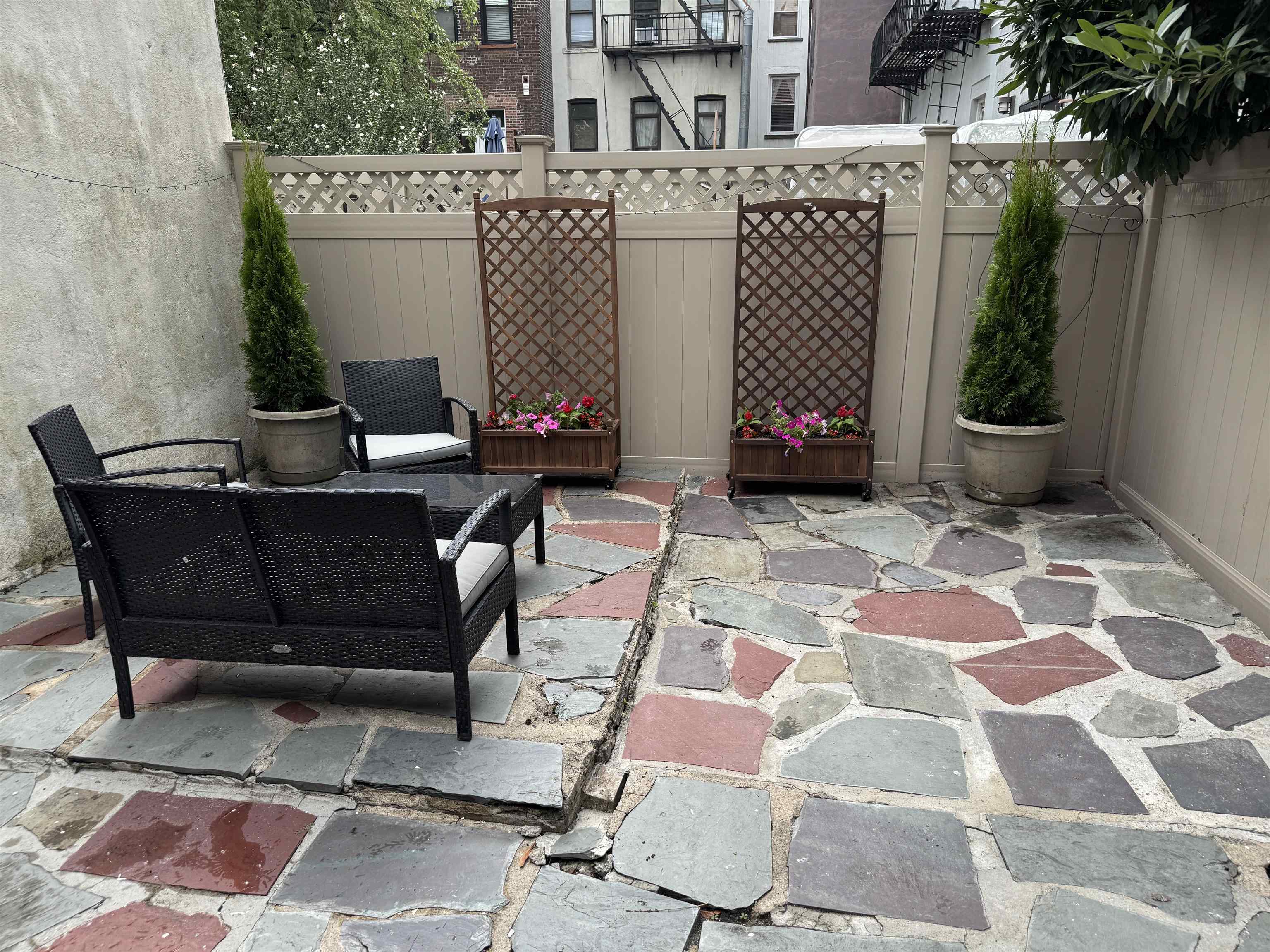 138 GARDEN ST Unit: 1