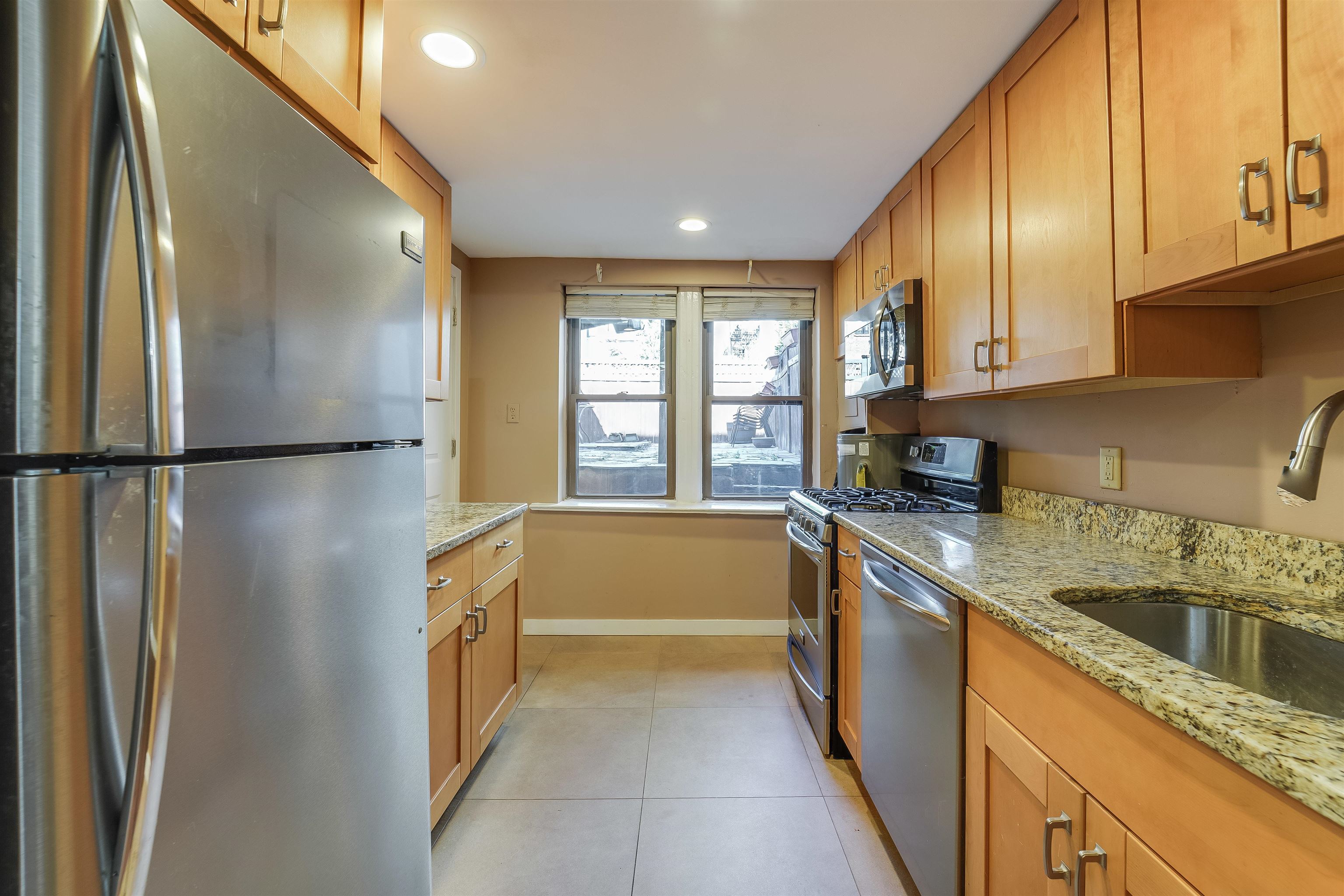 138 GARDEN ST Unit: 1