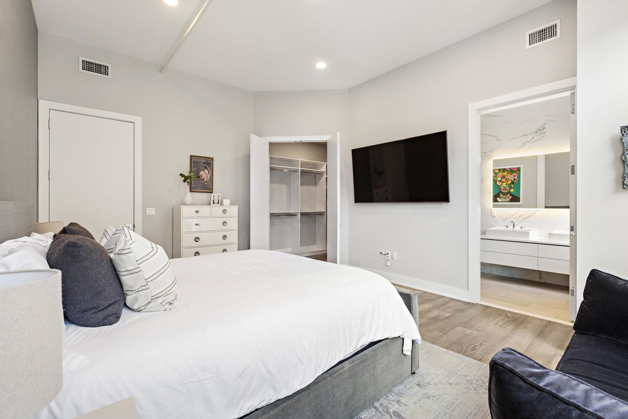 100 PATERSON AVE Unit: 3A