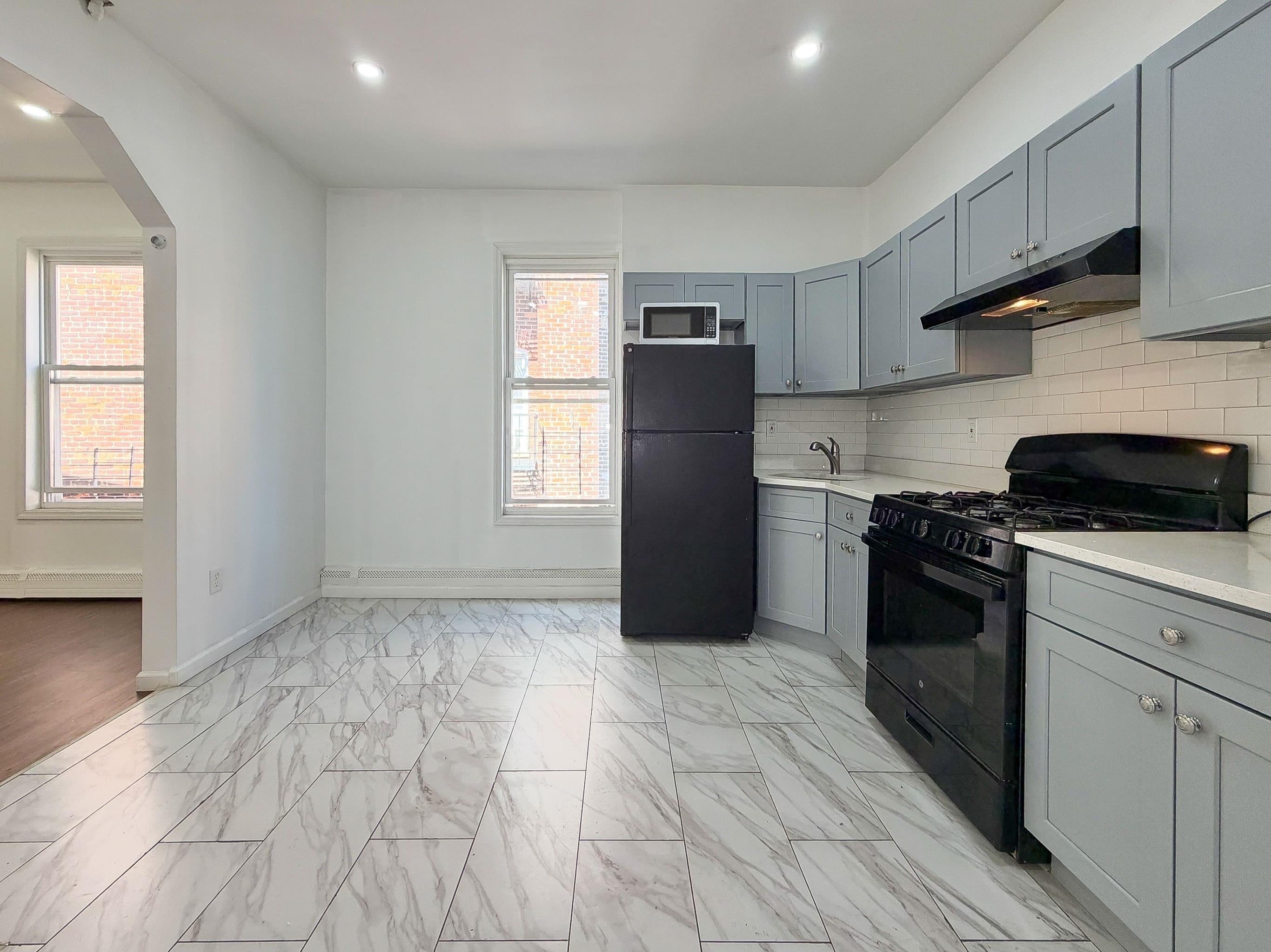 190 CLINTON AVE Unit: 4