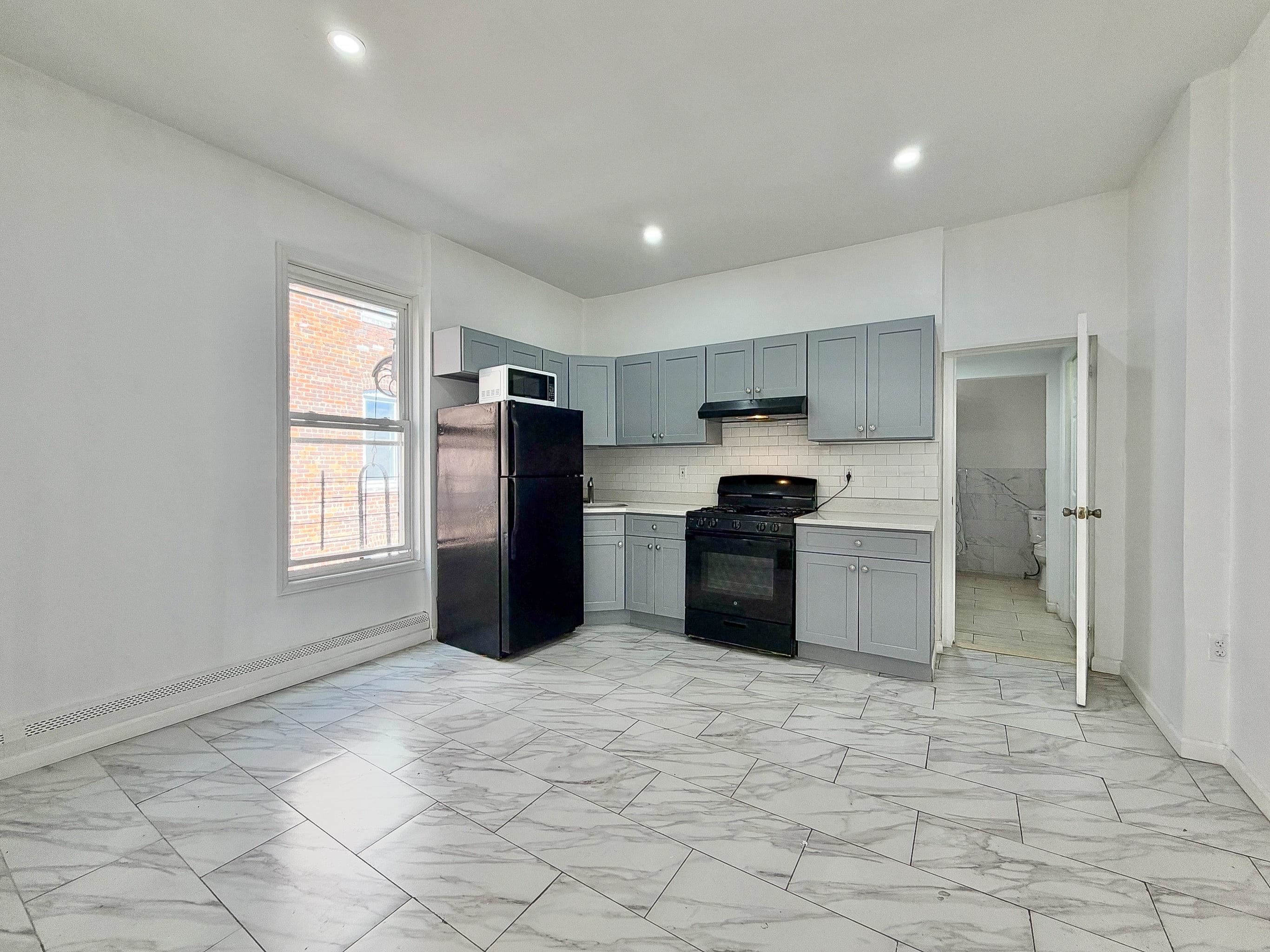 190 CLINTON AVE Unit: 4
