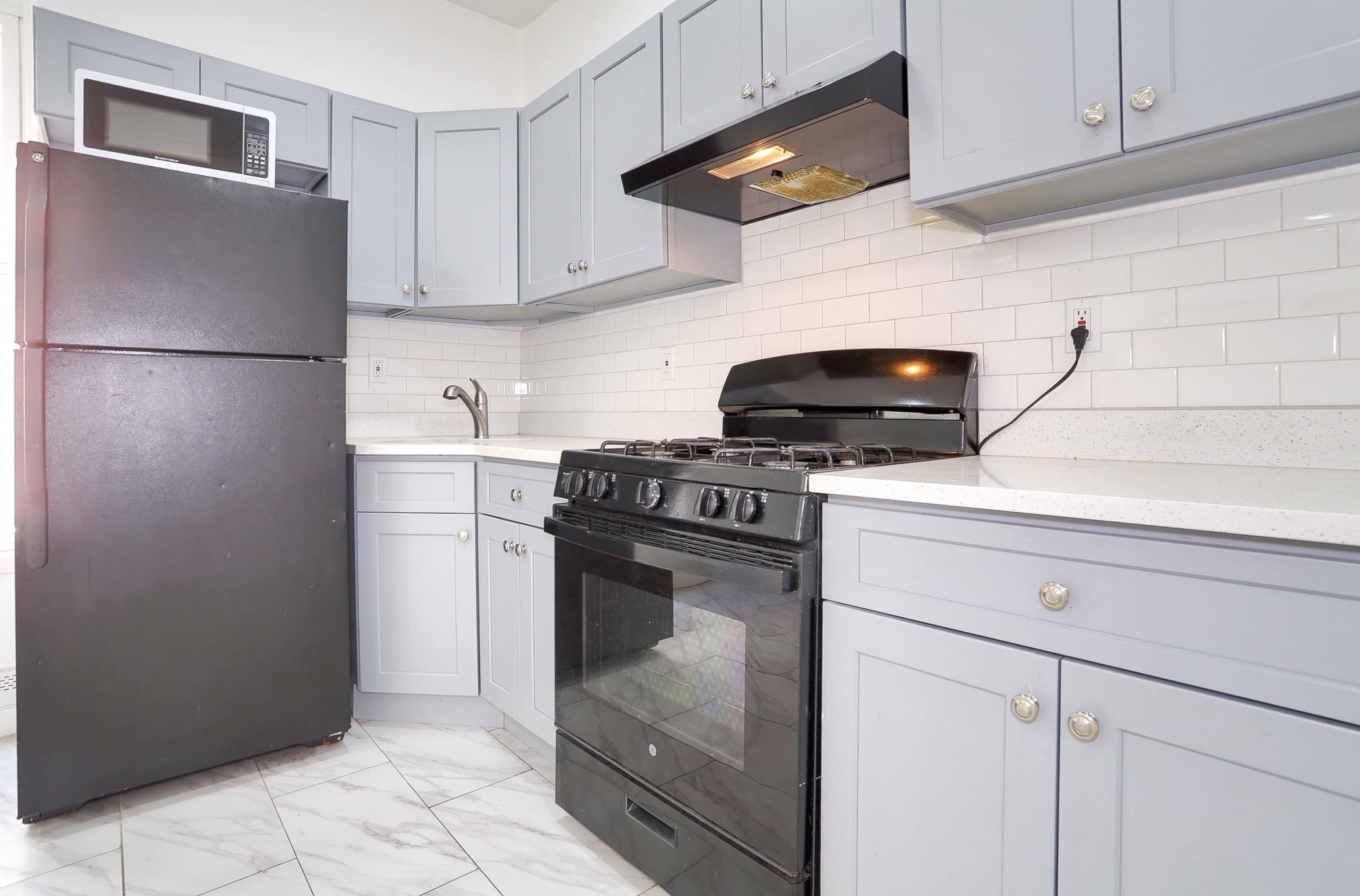 190 CLINTON AVE Unit: 4