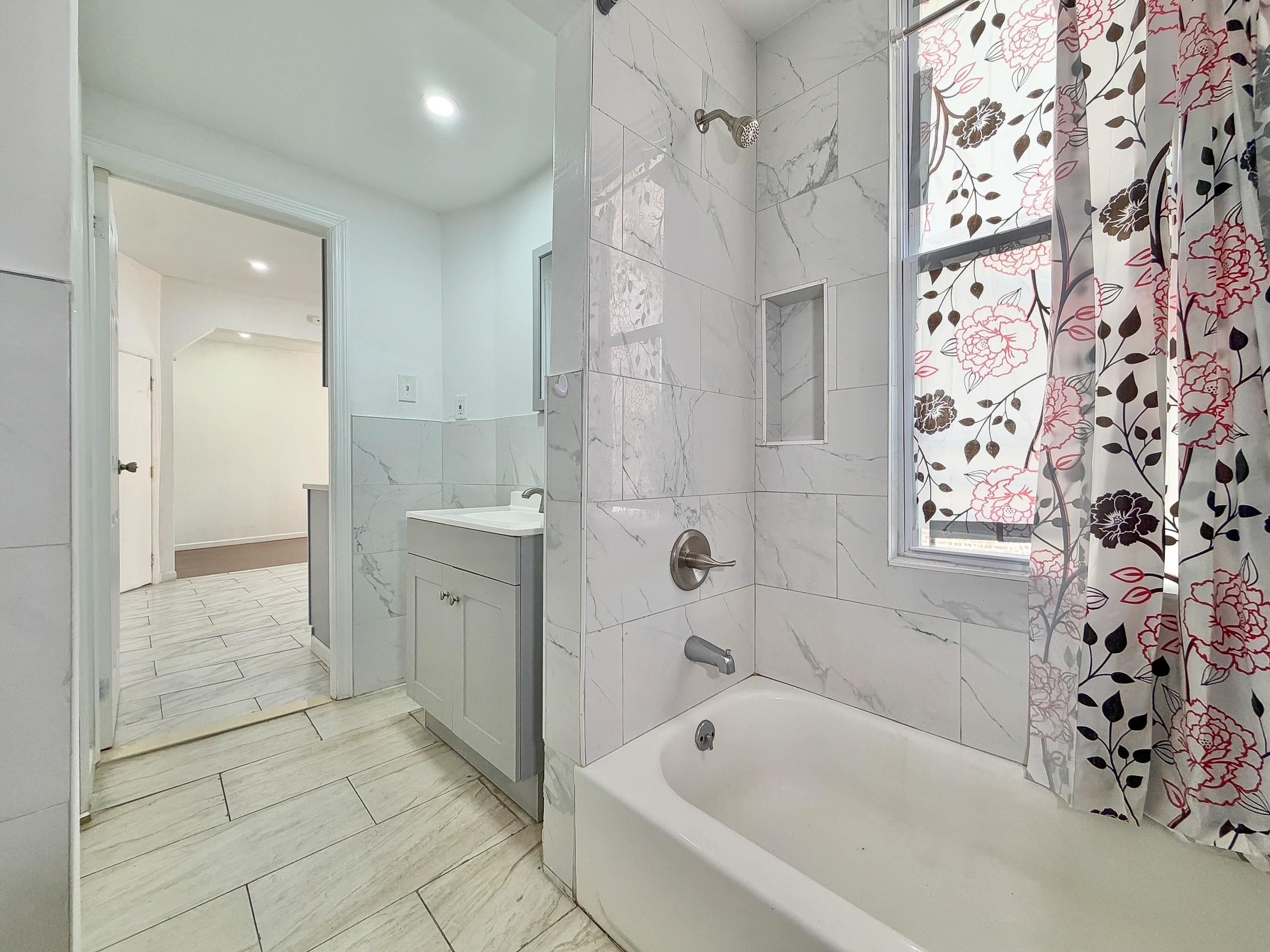 190 CLINTON AVE Unit: 4