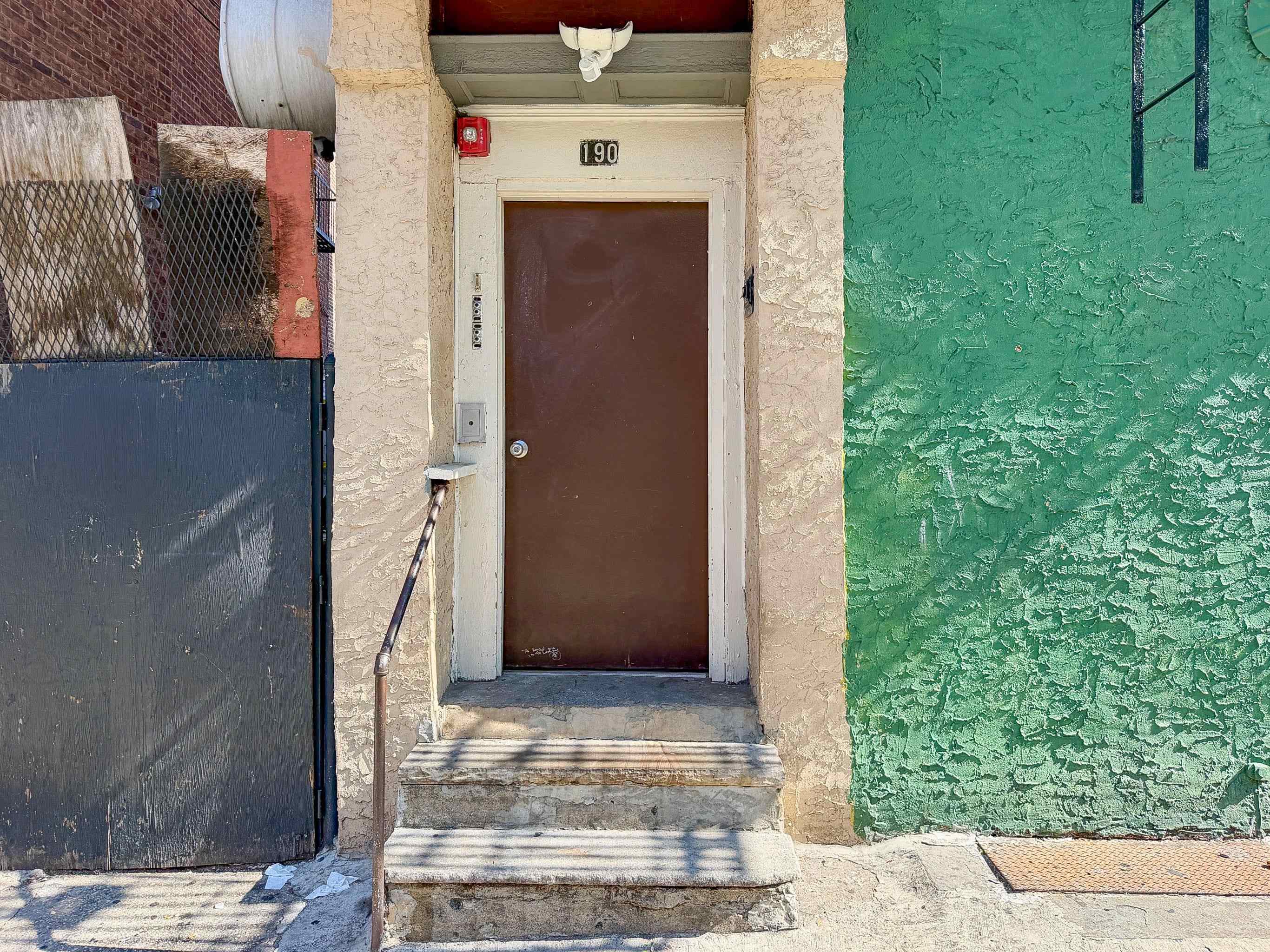 190 CLINTON AVE Unit: 4