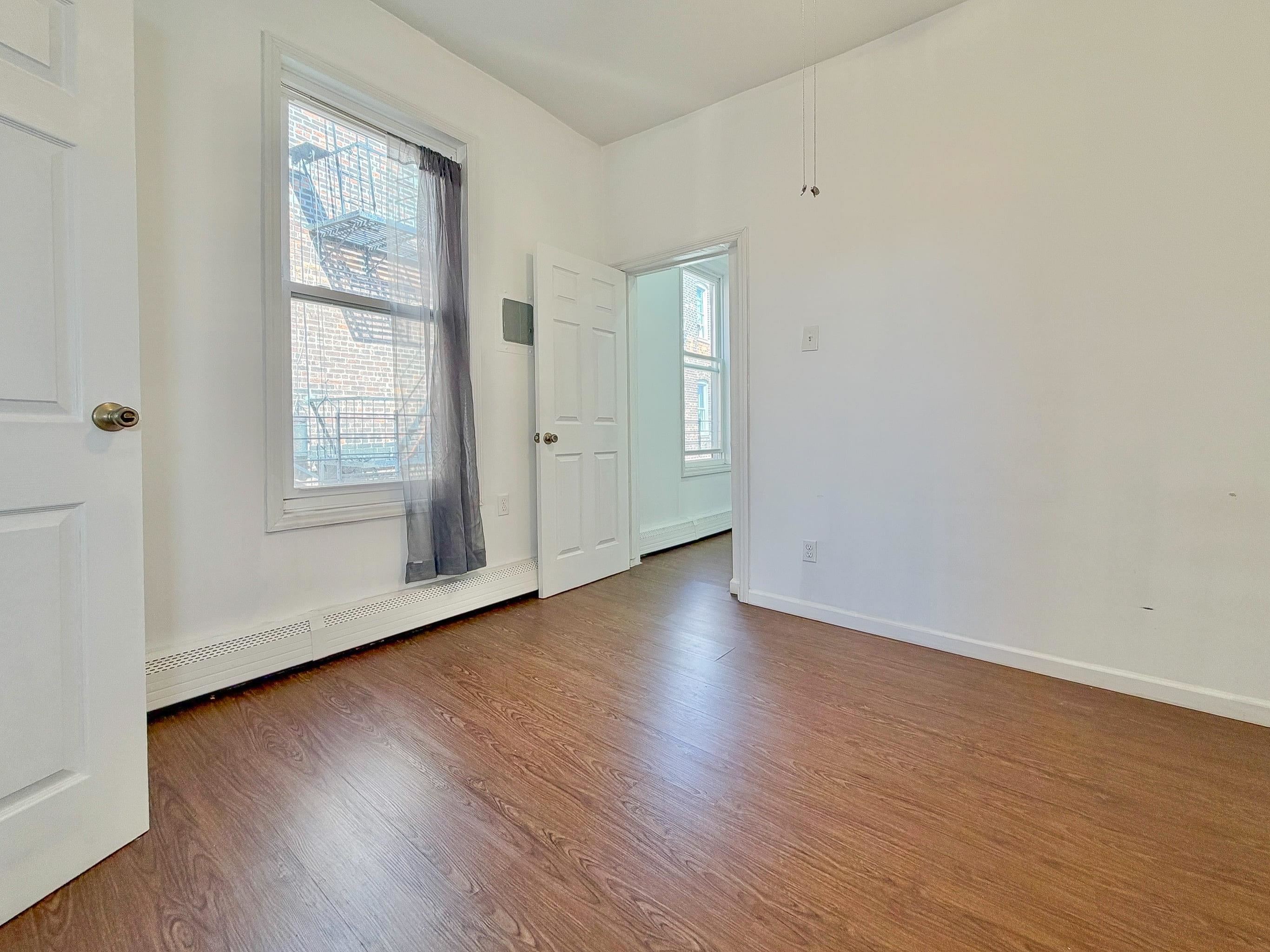 190 CLINTON AVE Unit: 4