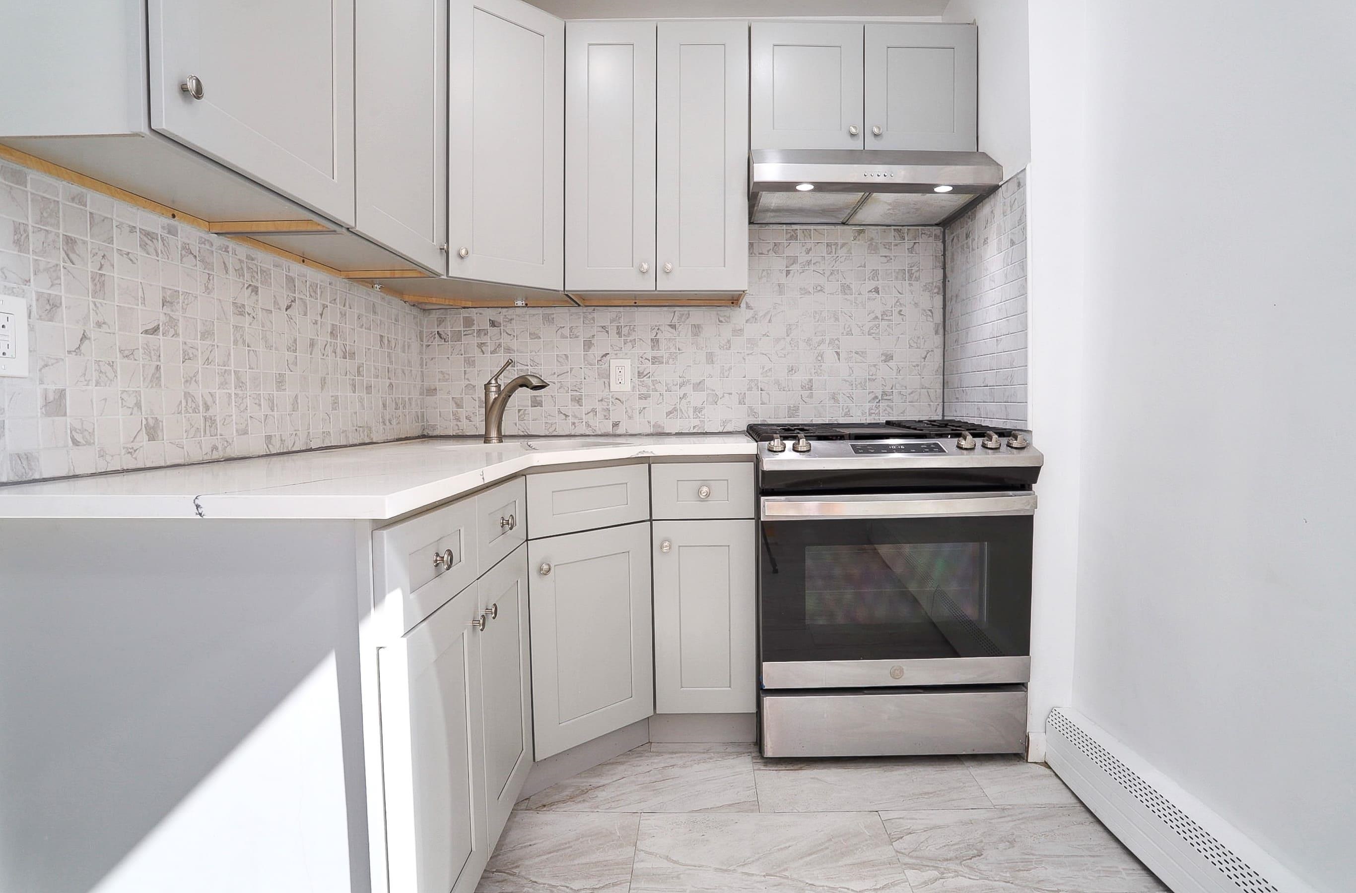 190 CLINTON AVE Unit: 2