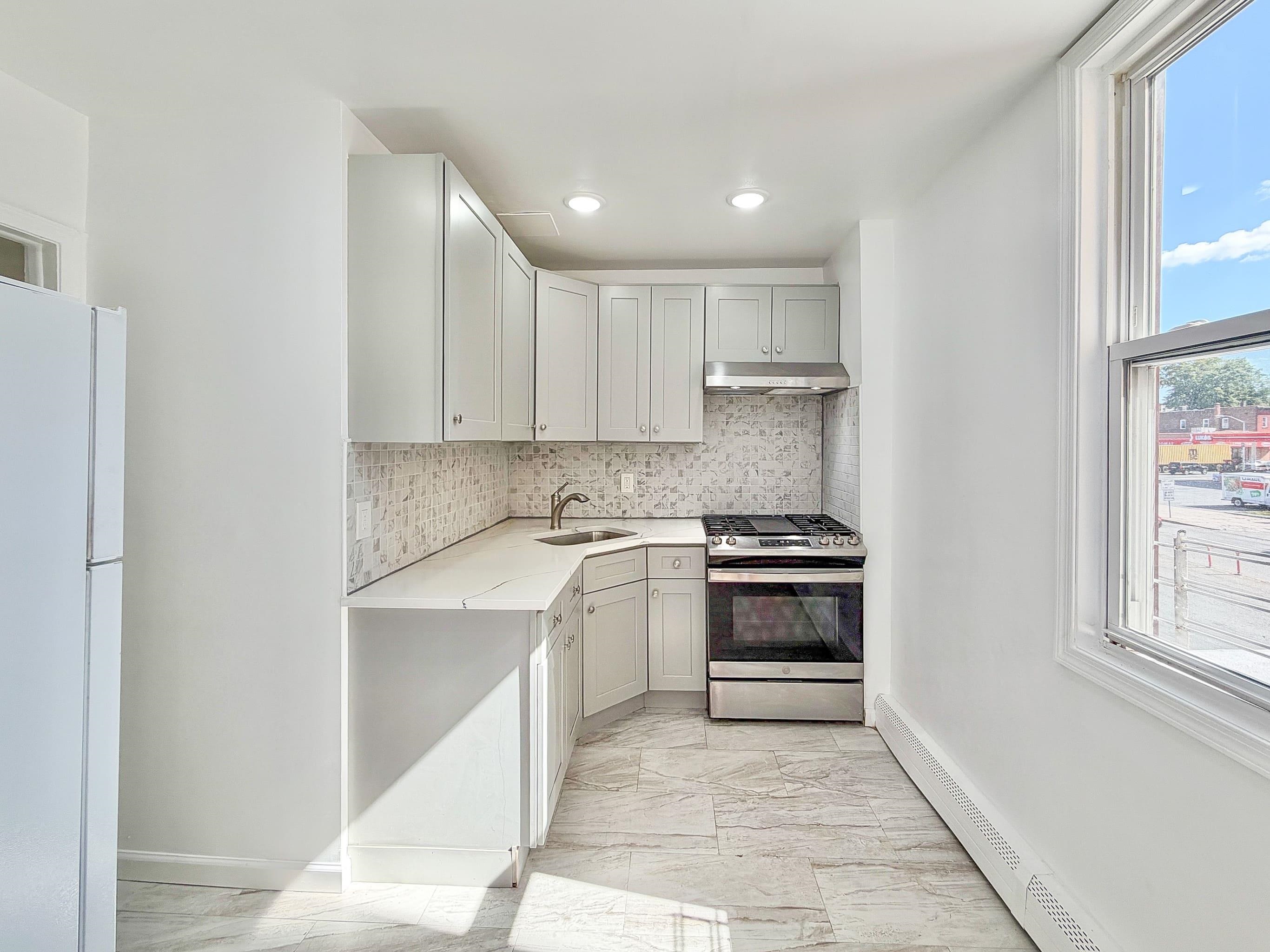 190 CLINTON AVE Unit: 2