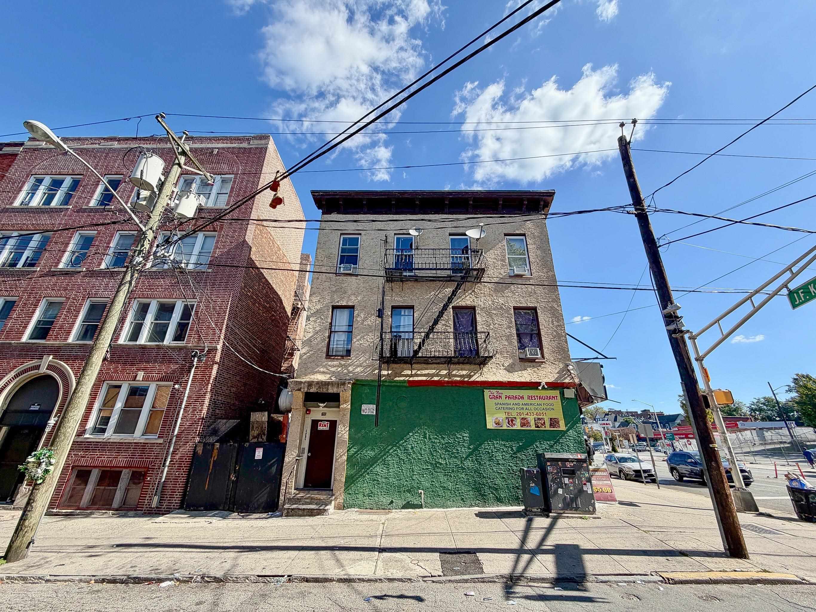 190 CLINTON AVE Unit: 2