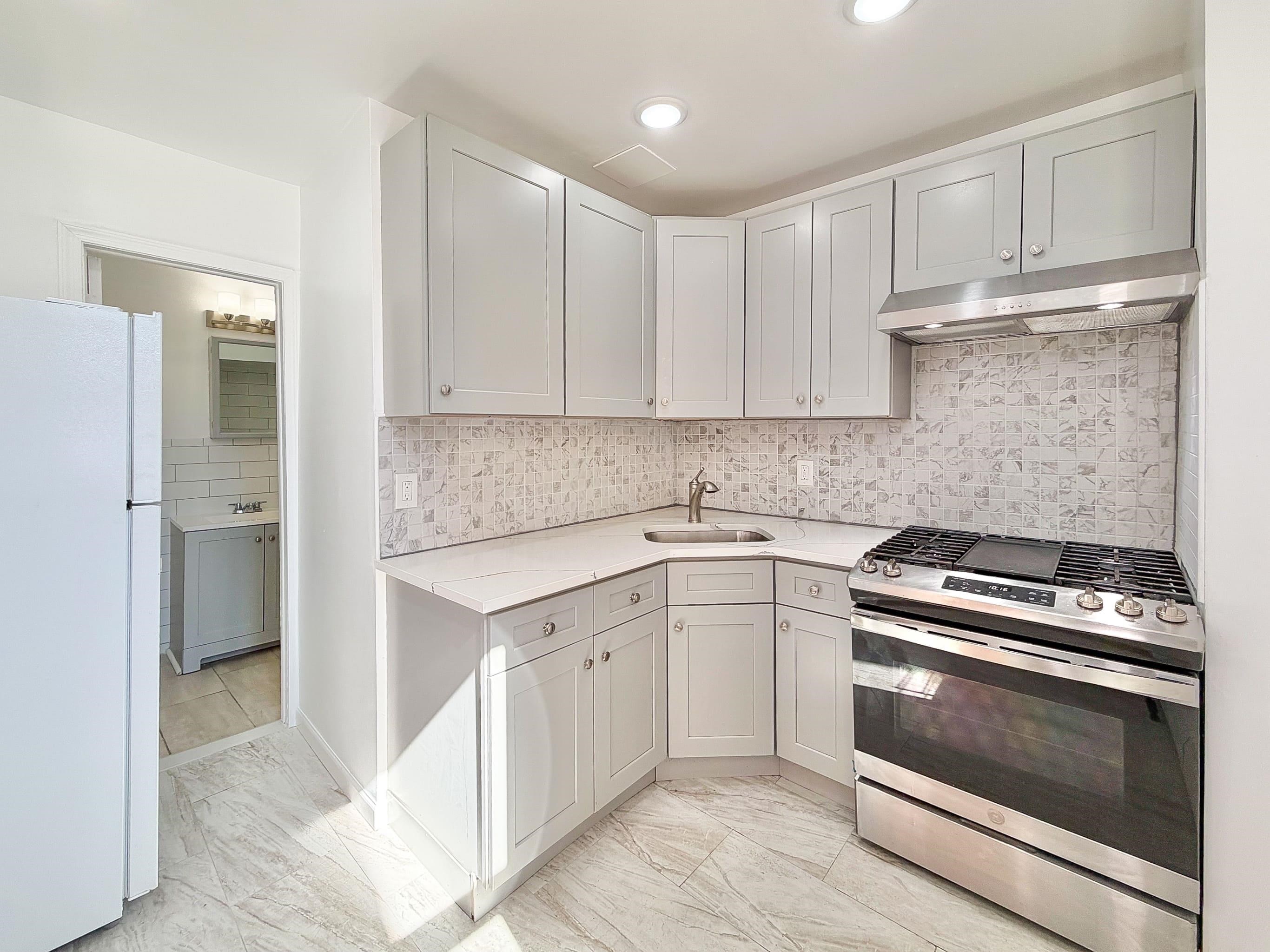 190 CLINTON AVE Unit: 2