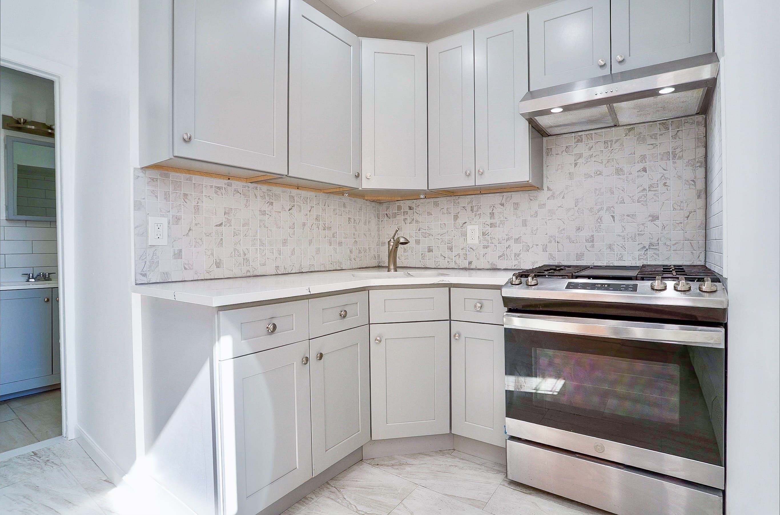 190 CLINTON AVE Unit: 2