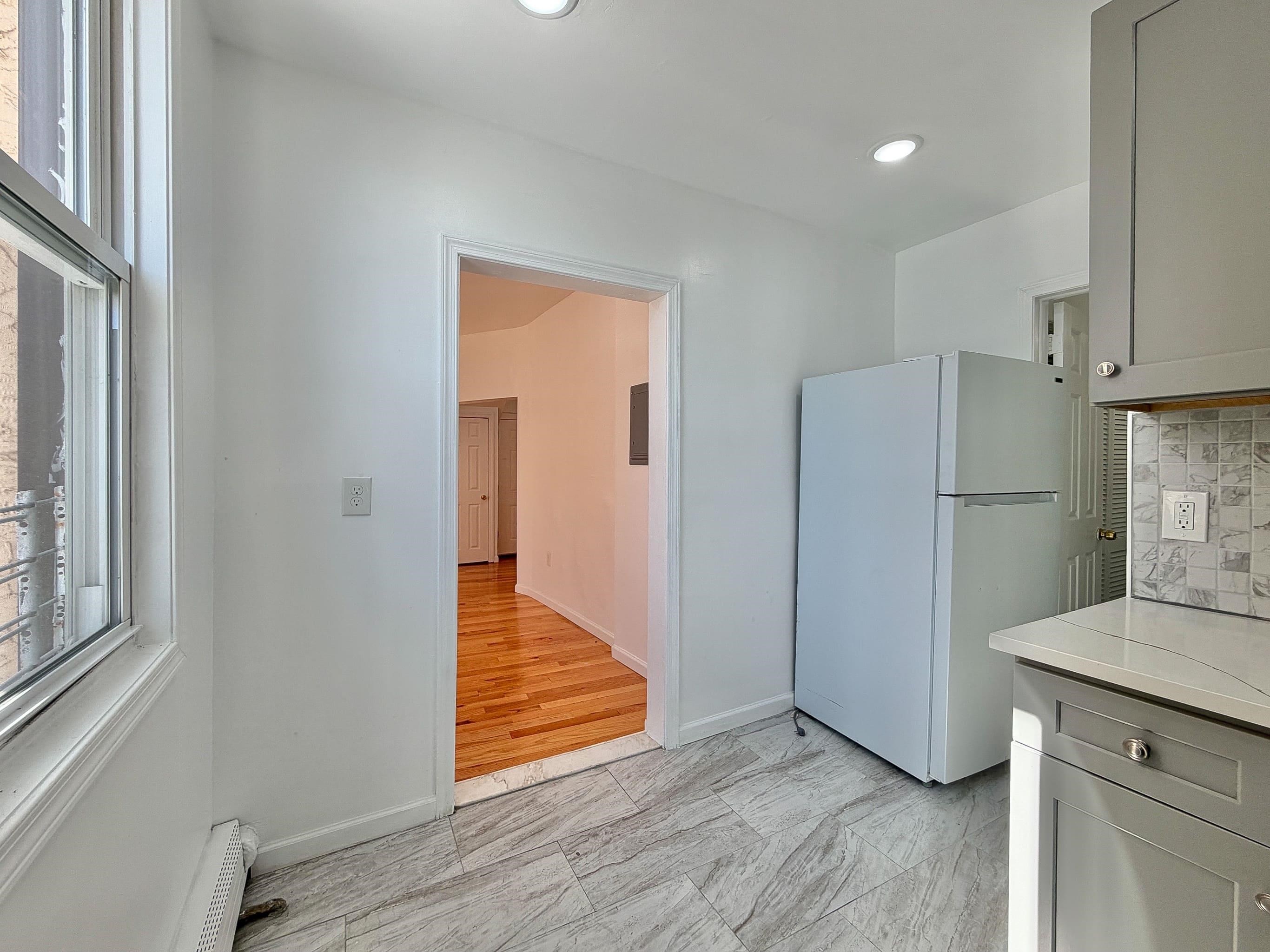190 CLINTON AVE Unit: 2