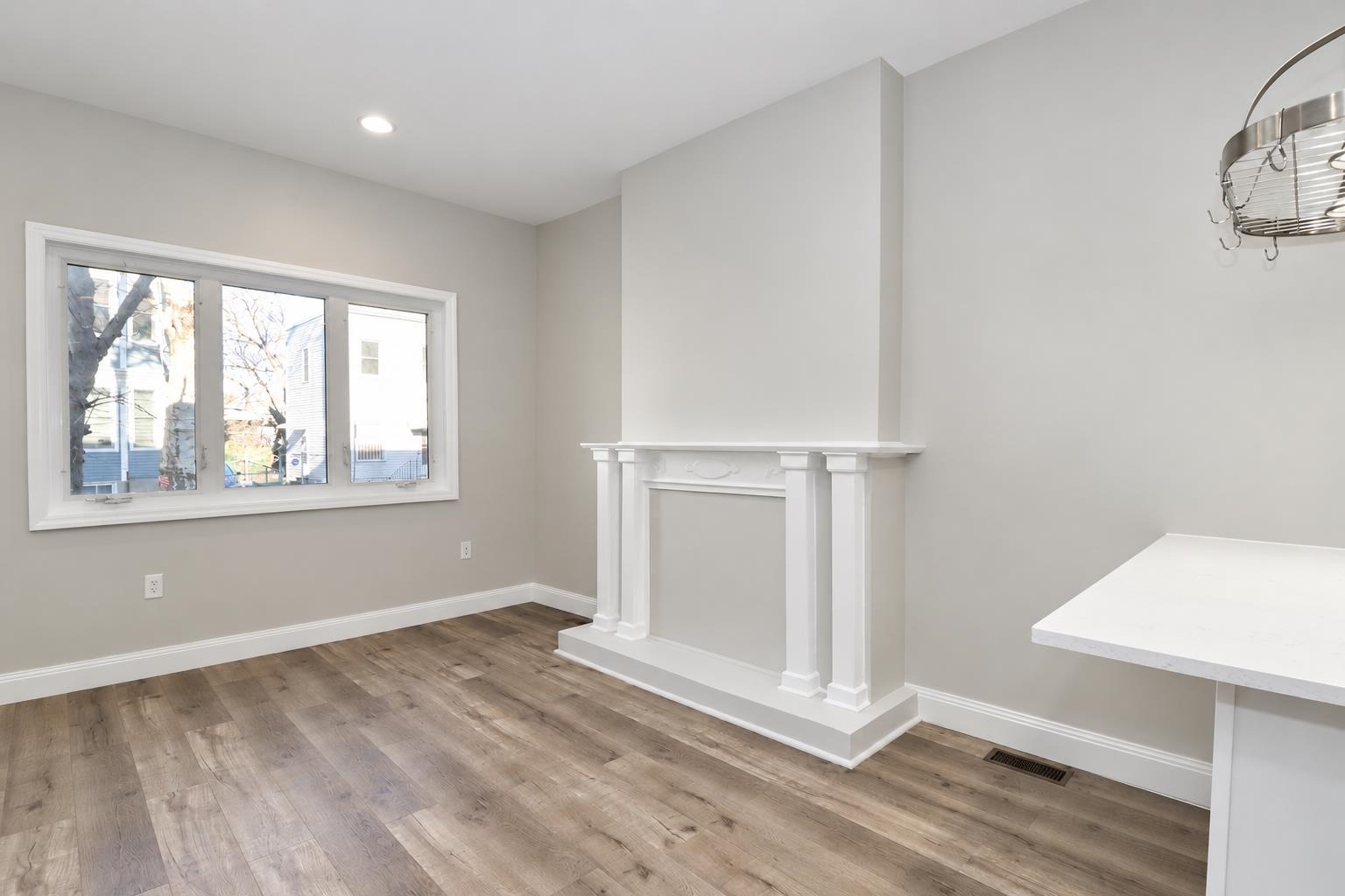 41 WASHBURN ST Unit: 1