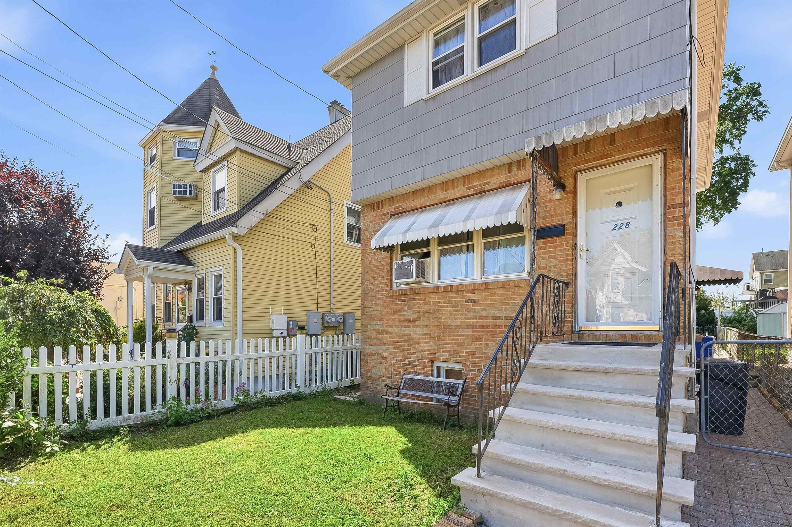 228 LAUREL AVE