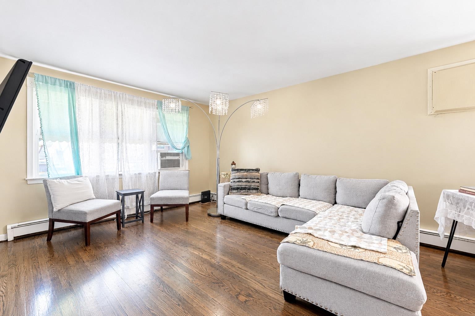 228 LAUREL AVE