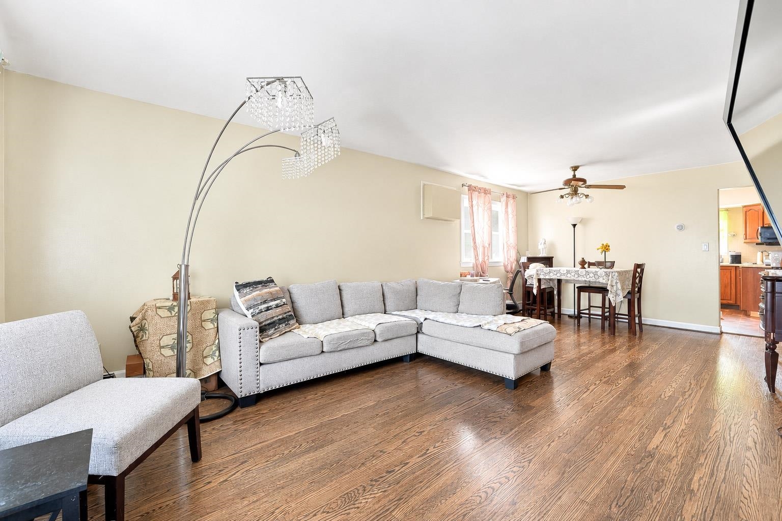228 LAUREL AVE