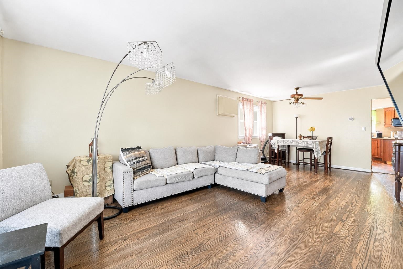 228 LAUREL AVE