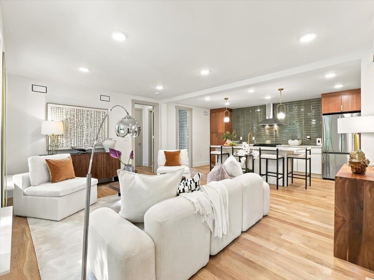7 PIERCE AVE