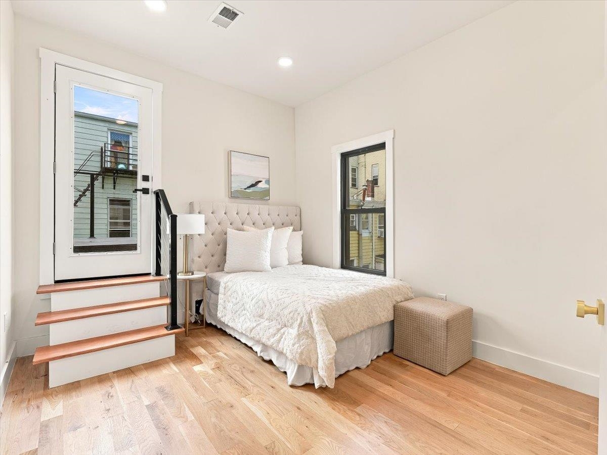 7 PIERCE AVE