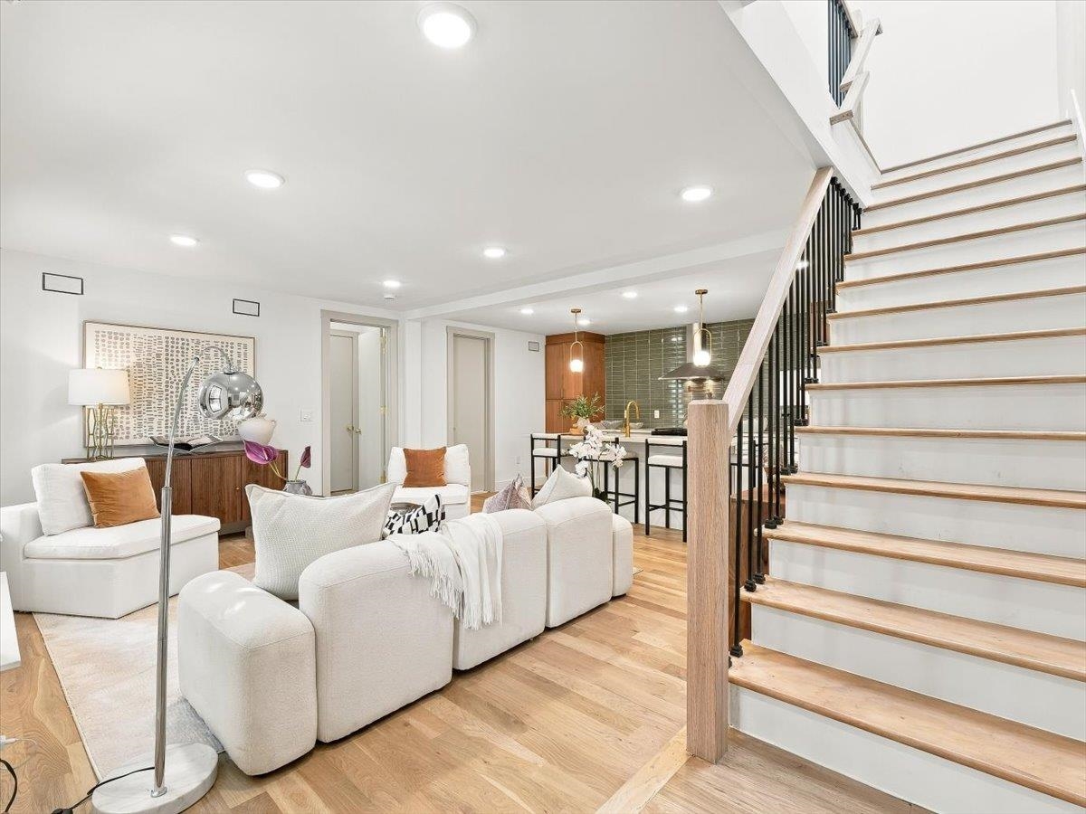 7 PIERCE AVE