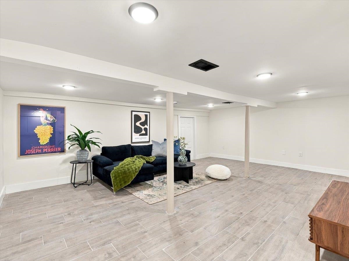 7 PIERCE AVE