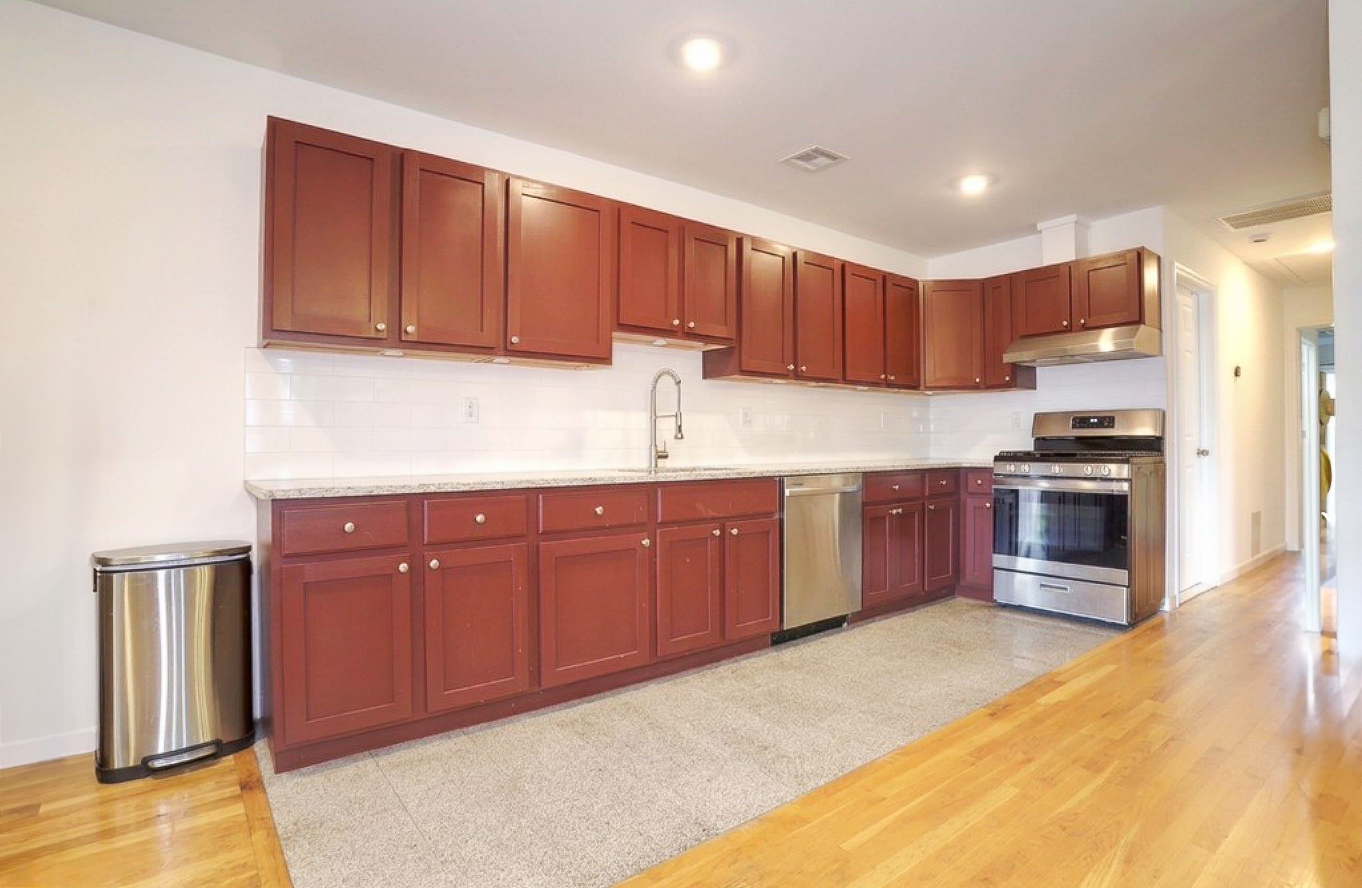 108 CLAREMONT AVE Unit: 2
