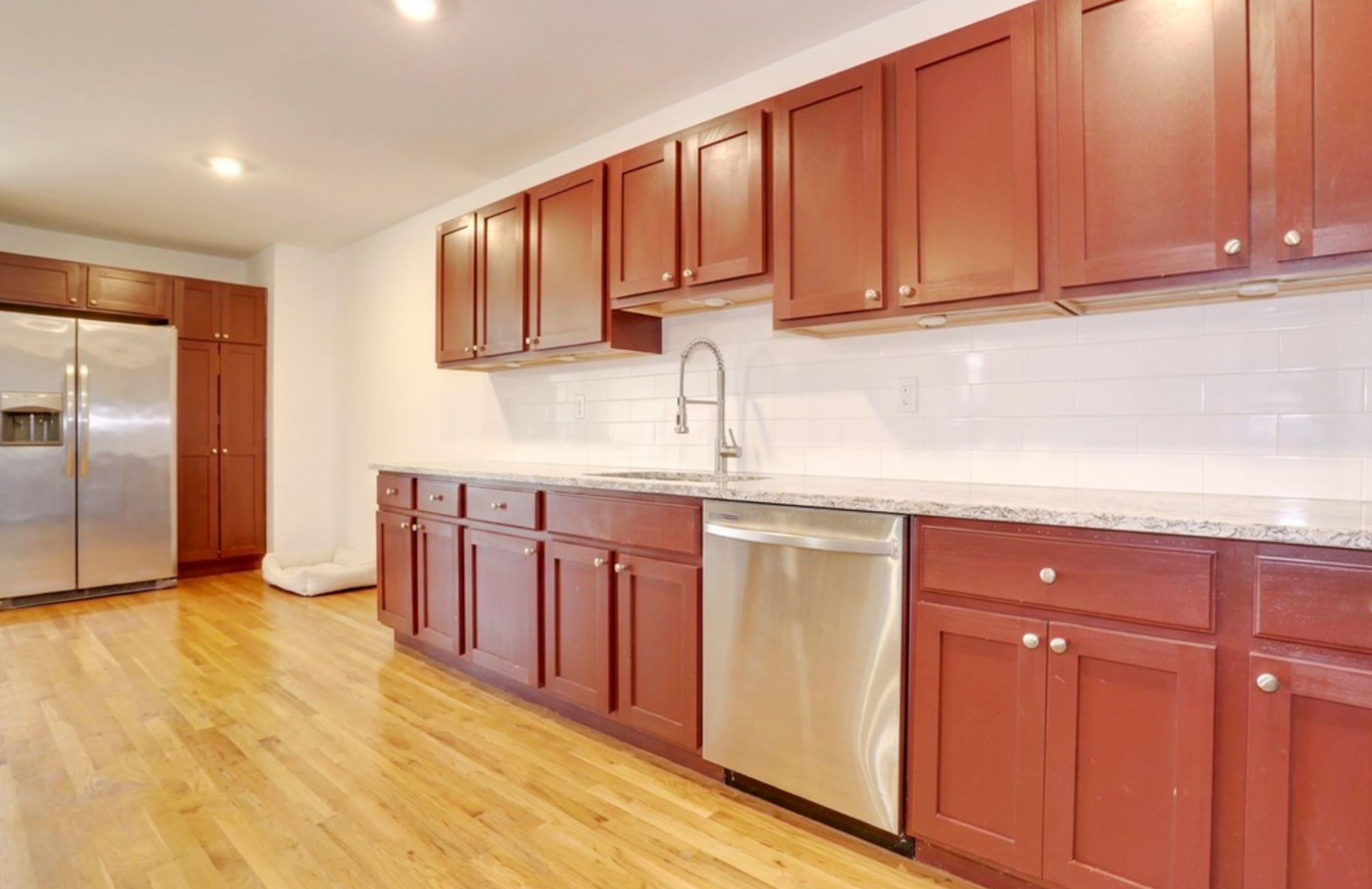 108 CLAREMONT AVE Unit: 2