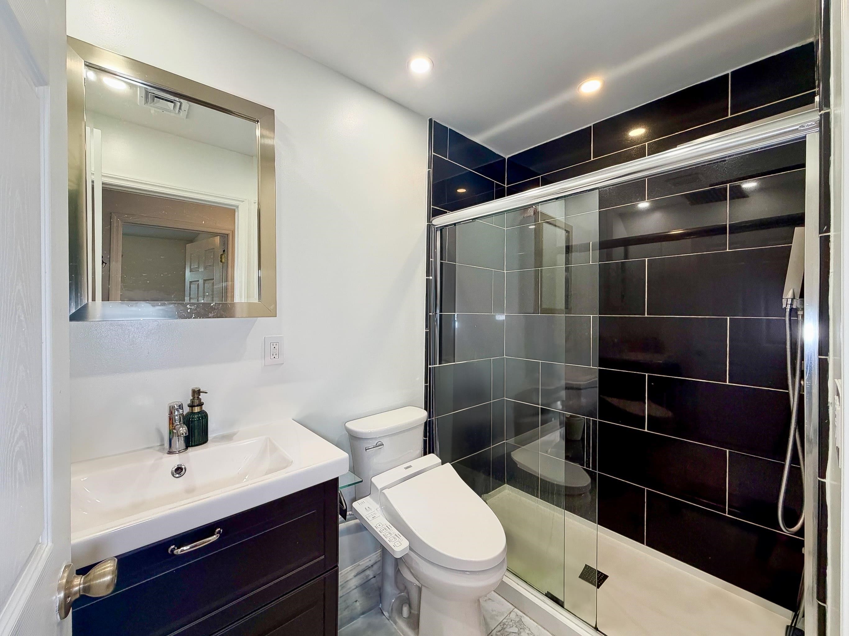 108 CLAREMONT AVE Unit: 2