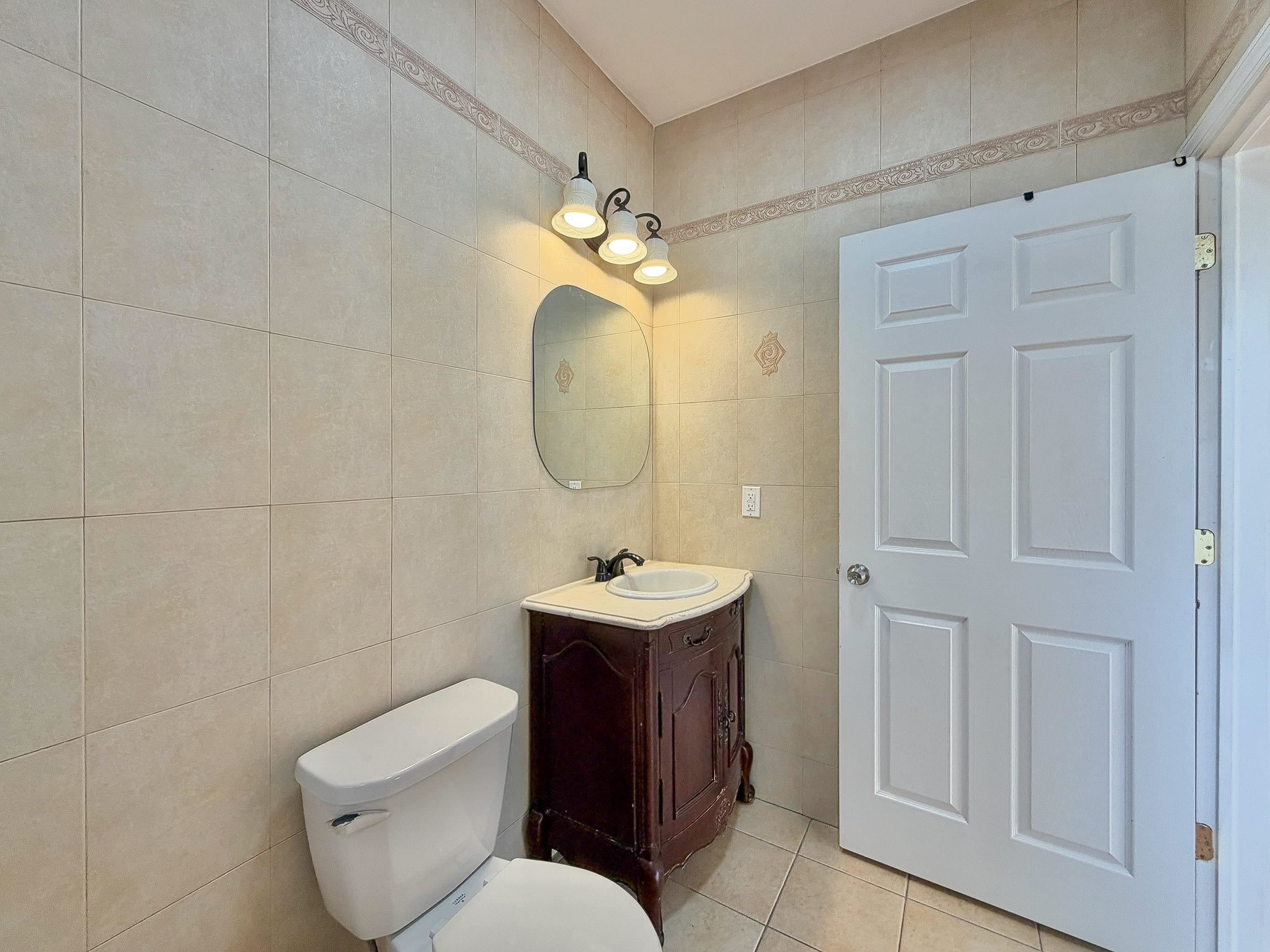 247 WINFIELD AVE Unit: 2