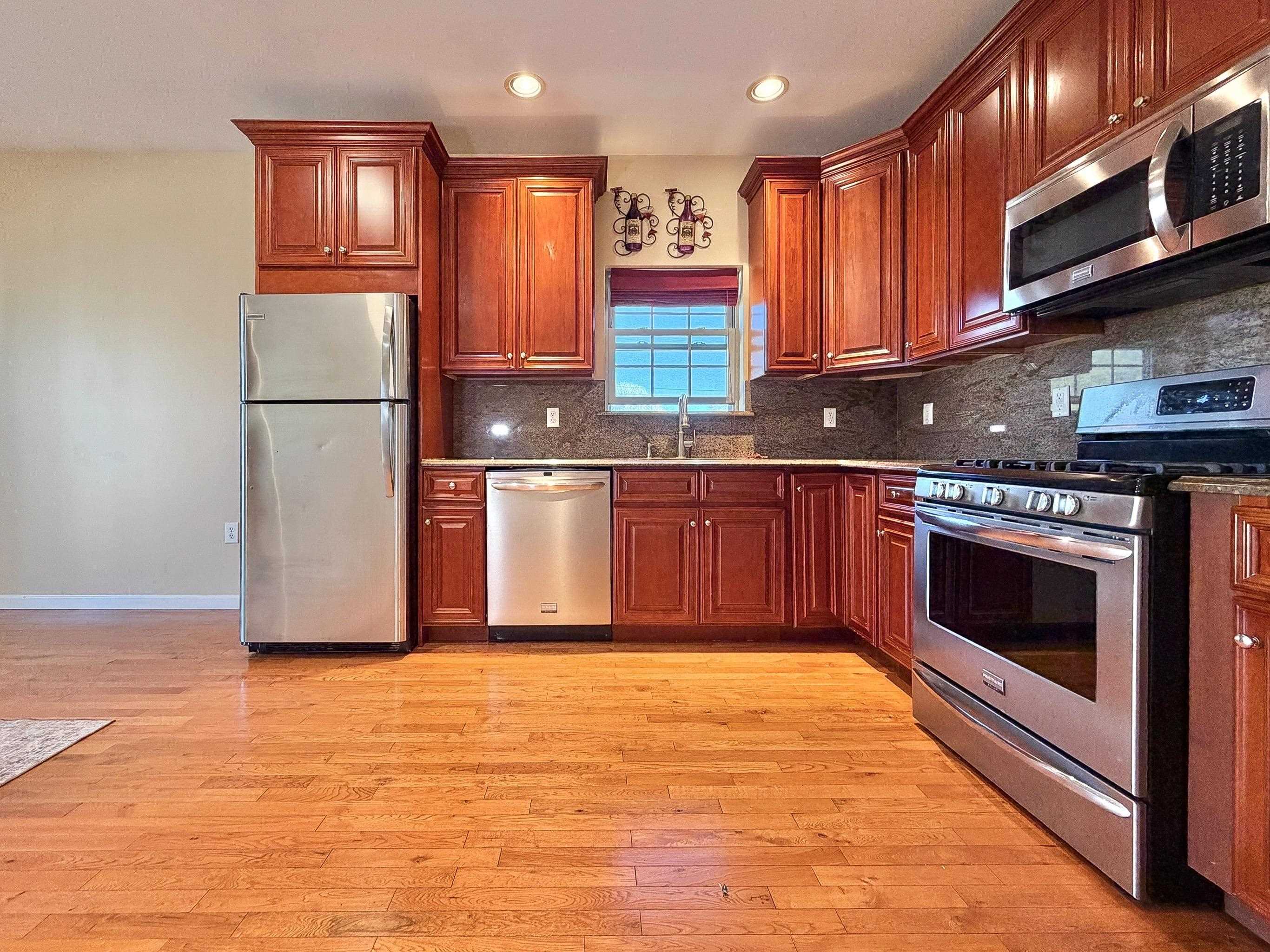 247 WINFIELD AVE Unit: 2