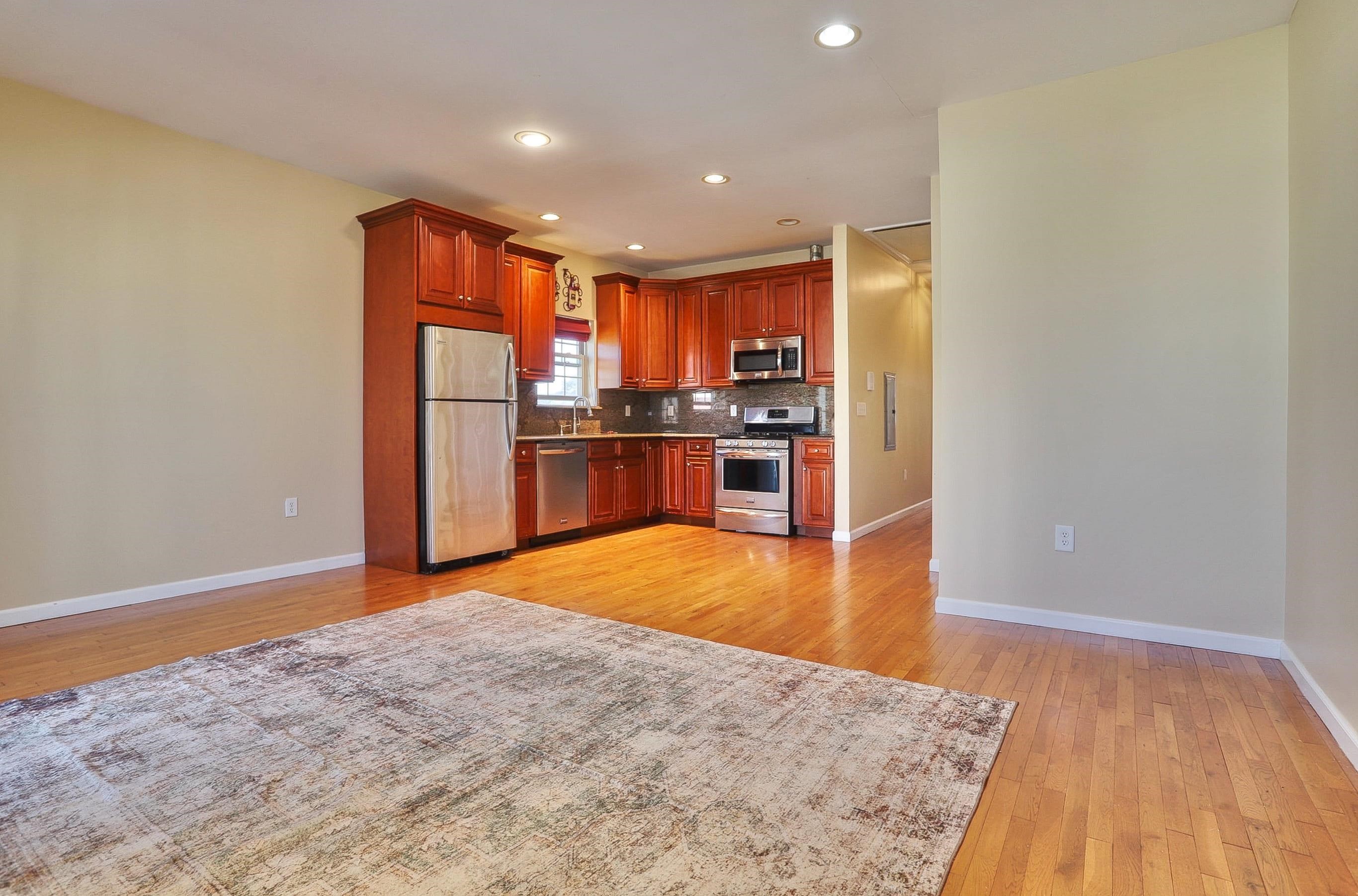 247 WINFIELD AVE Unit: 2