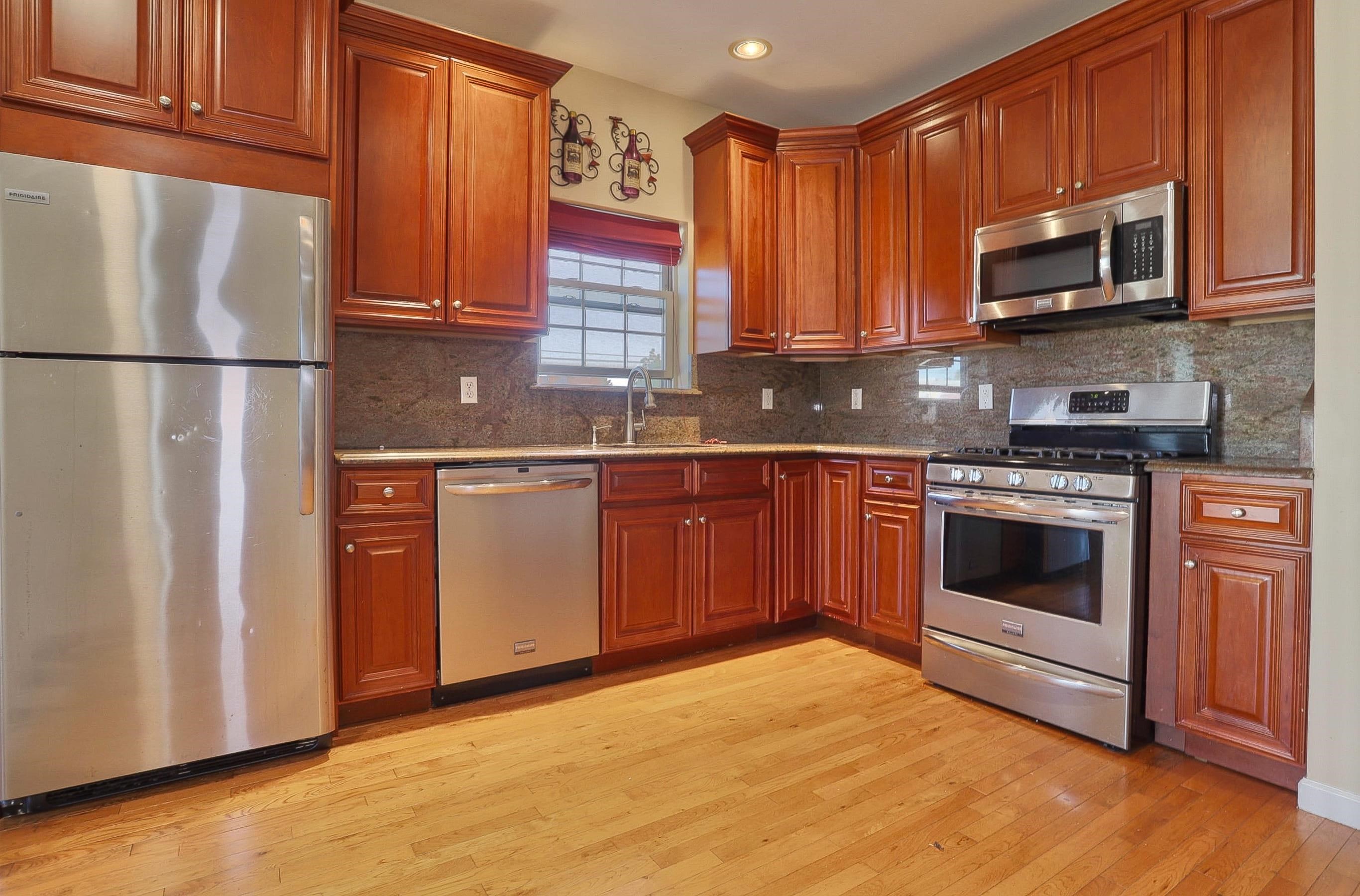 247 WINFIELD AVE Unit: 2