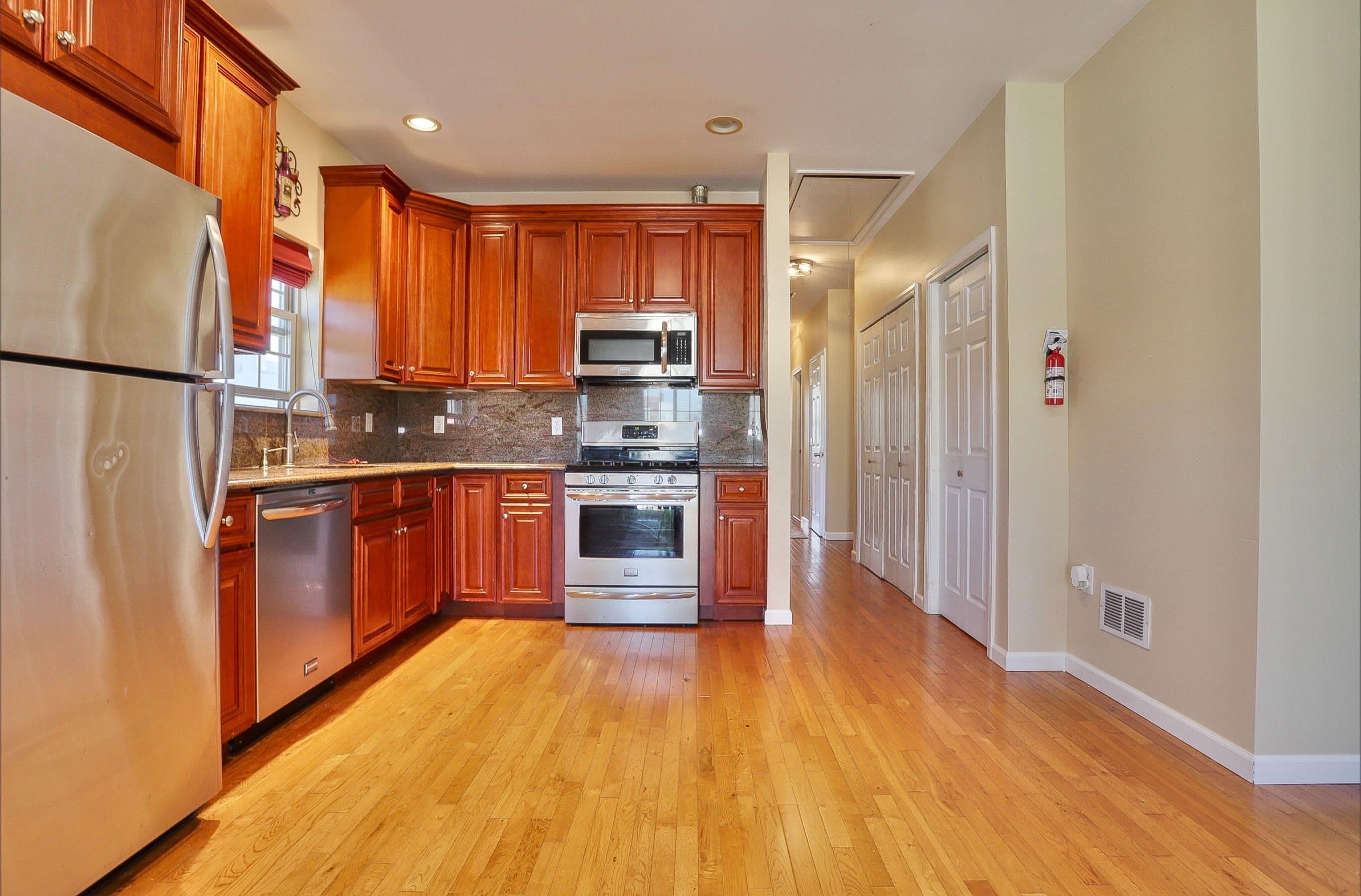 247 WINFIELD AVE Unit: 2